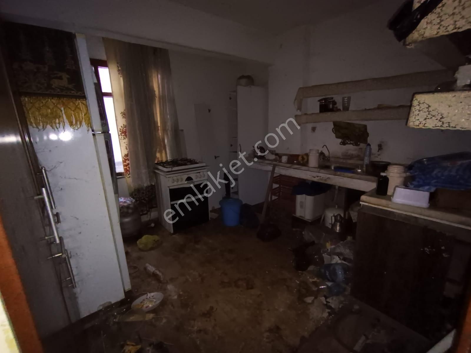 Esenyalı Fatih Mahallesinde Satılık 240m2 Arsa İçinde Müstakil 3 Kat Ev - Görsel 8