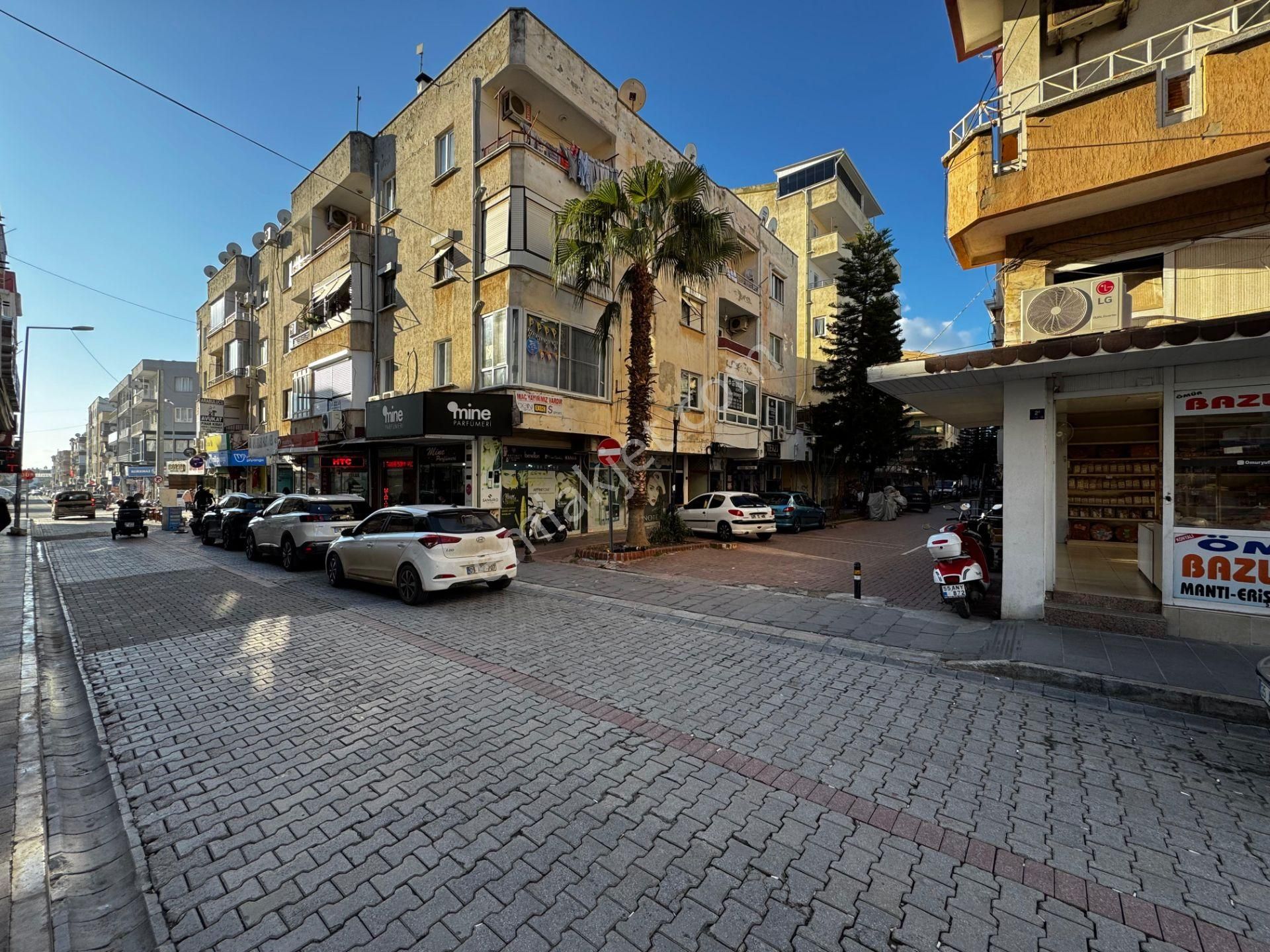 Devren Kiralık Hazır Müşterili Kozmetik Ve Parfümeri Dükkanı - Görsel 18