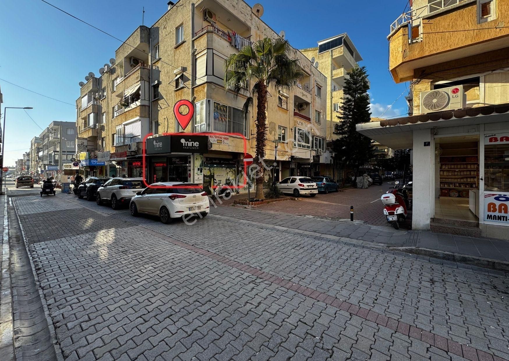 Devren Kiralık Hazır Müşterili Kozmetik Ve Parfümeri Dükkanı