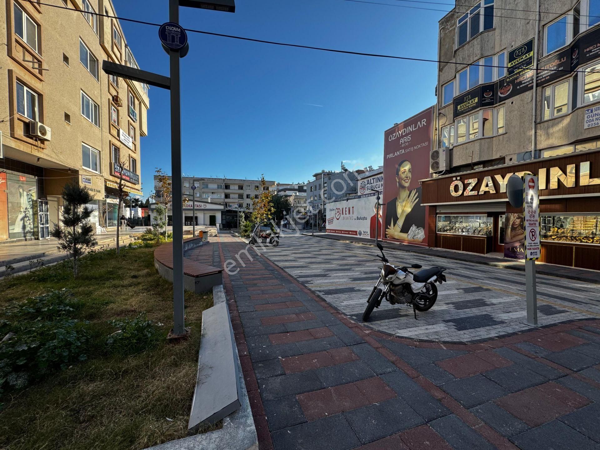 Devren Kiralık Hazır Müşterili Kozmetik Ve Parfümeri Dükkanı - Görsel 20