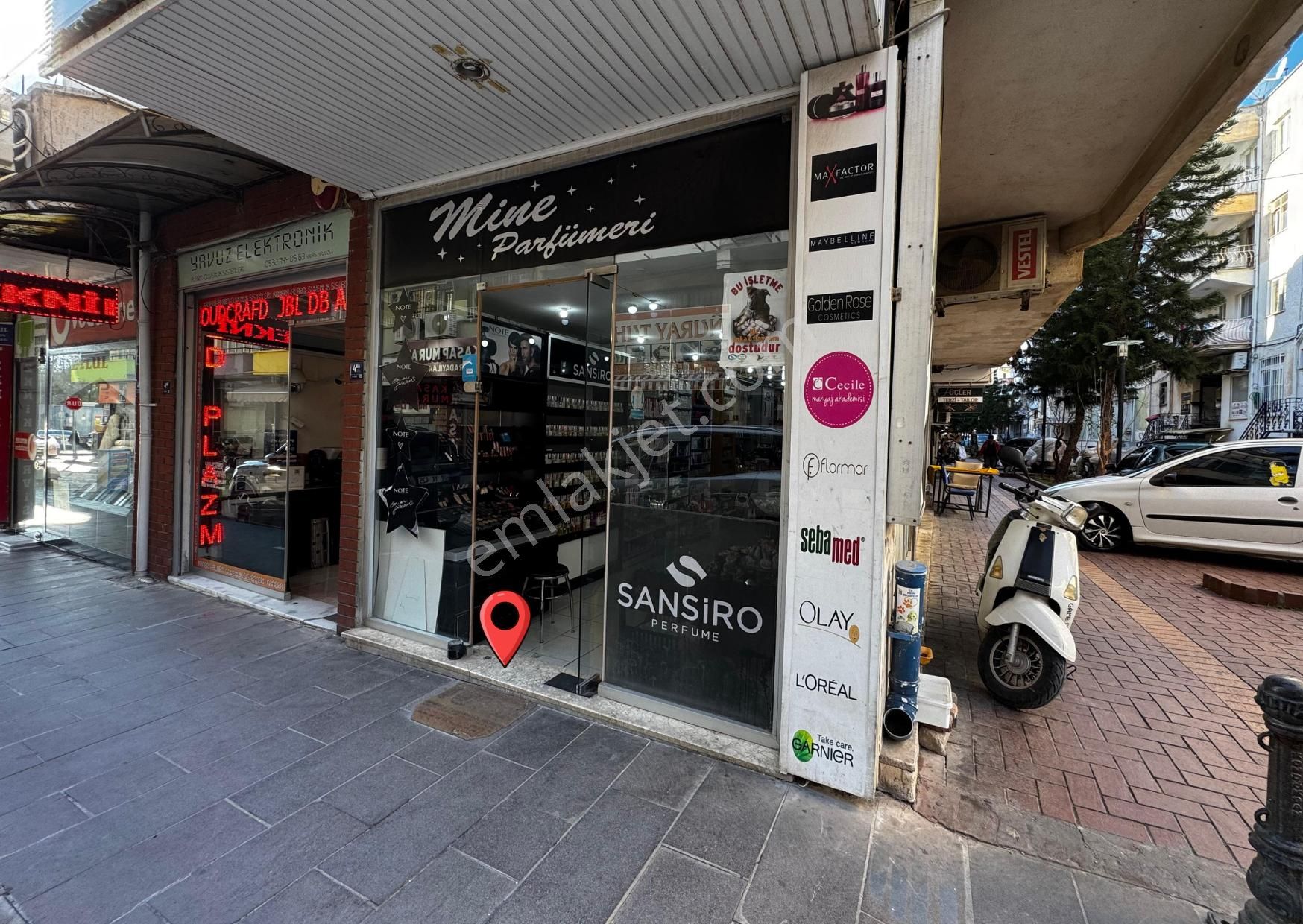 Devren Kiralık Hazır Müşterili Kozmetik Ve Parfümeri Dükkanı - Görsel 3