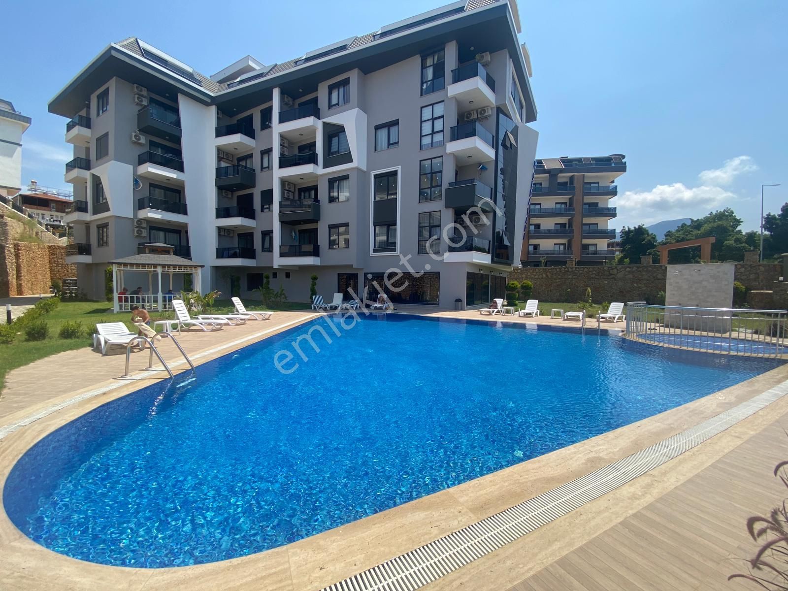 Alanya Oba'da Satılık 1+1 Eşyalı Lüx Site İçinde Daire