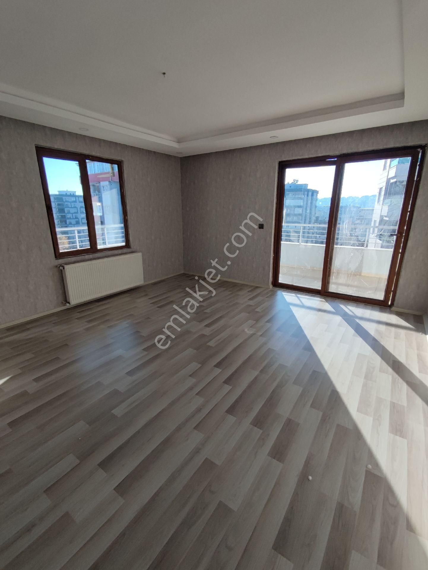 Atakent Mahallesi'nde Acil Satılık 4+4 Dublex Daire - Görsel 2