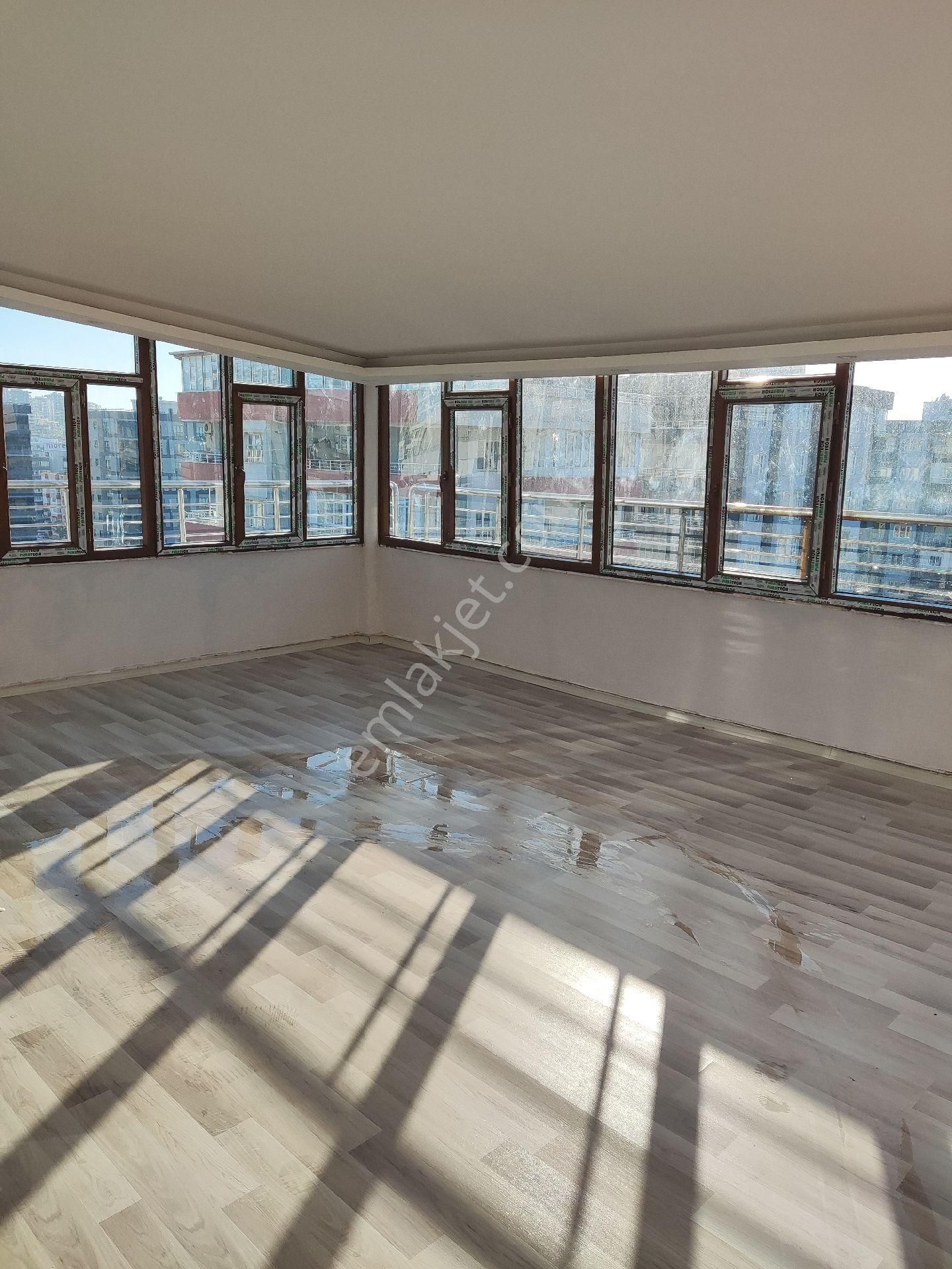 Atakent Mahallesi'nde Acil Satılık 4+4 Dublex Daire - Görsel 19