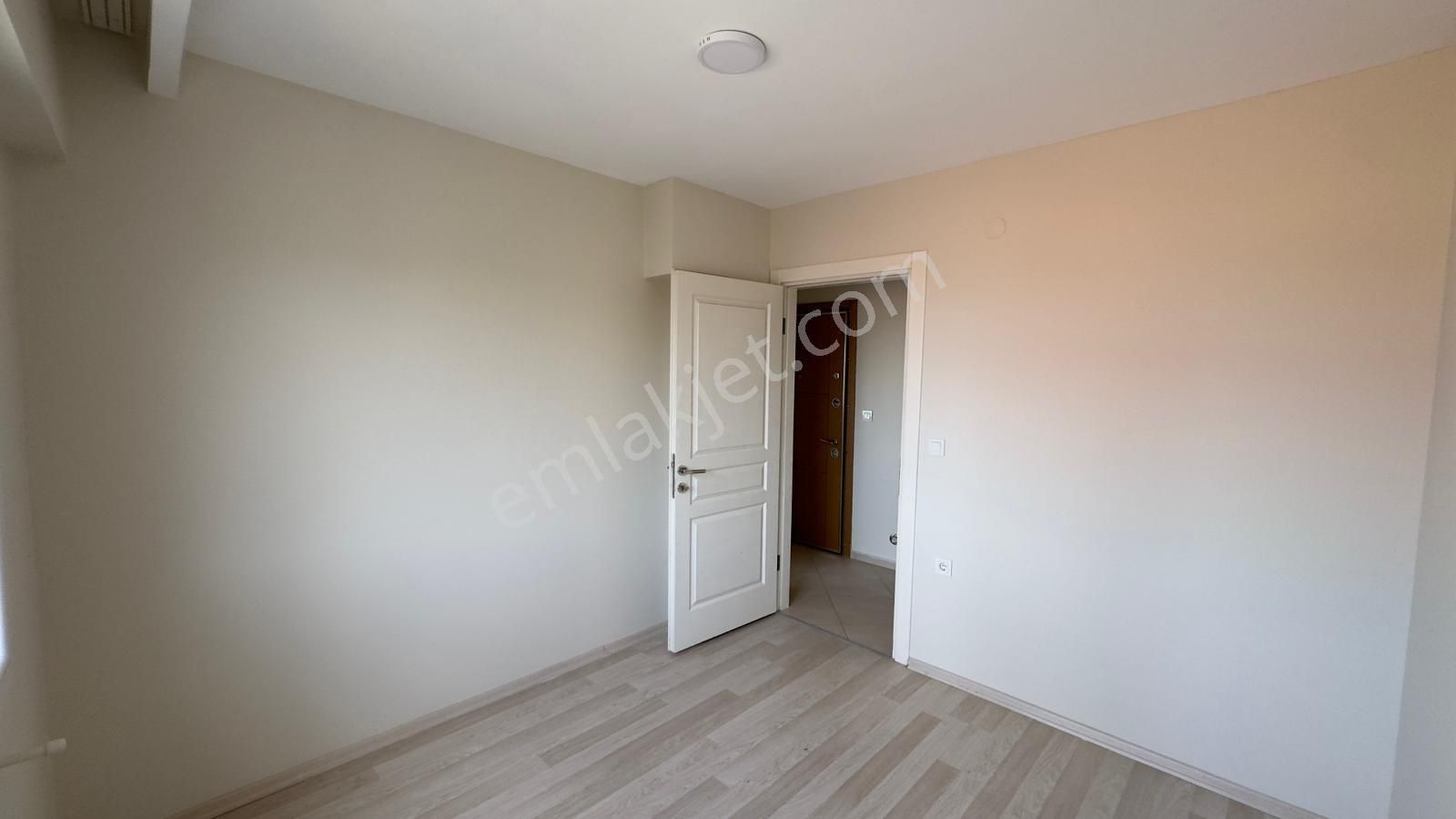 C.b.route | Dikili İsmetpaşada Çarşı İçinde Kiralık Ferah Daire - Görsel 9