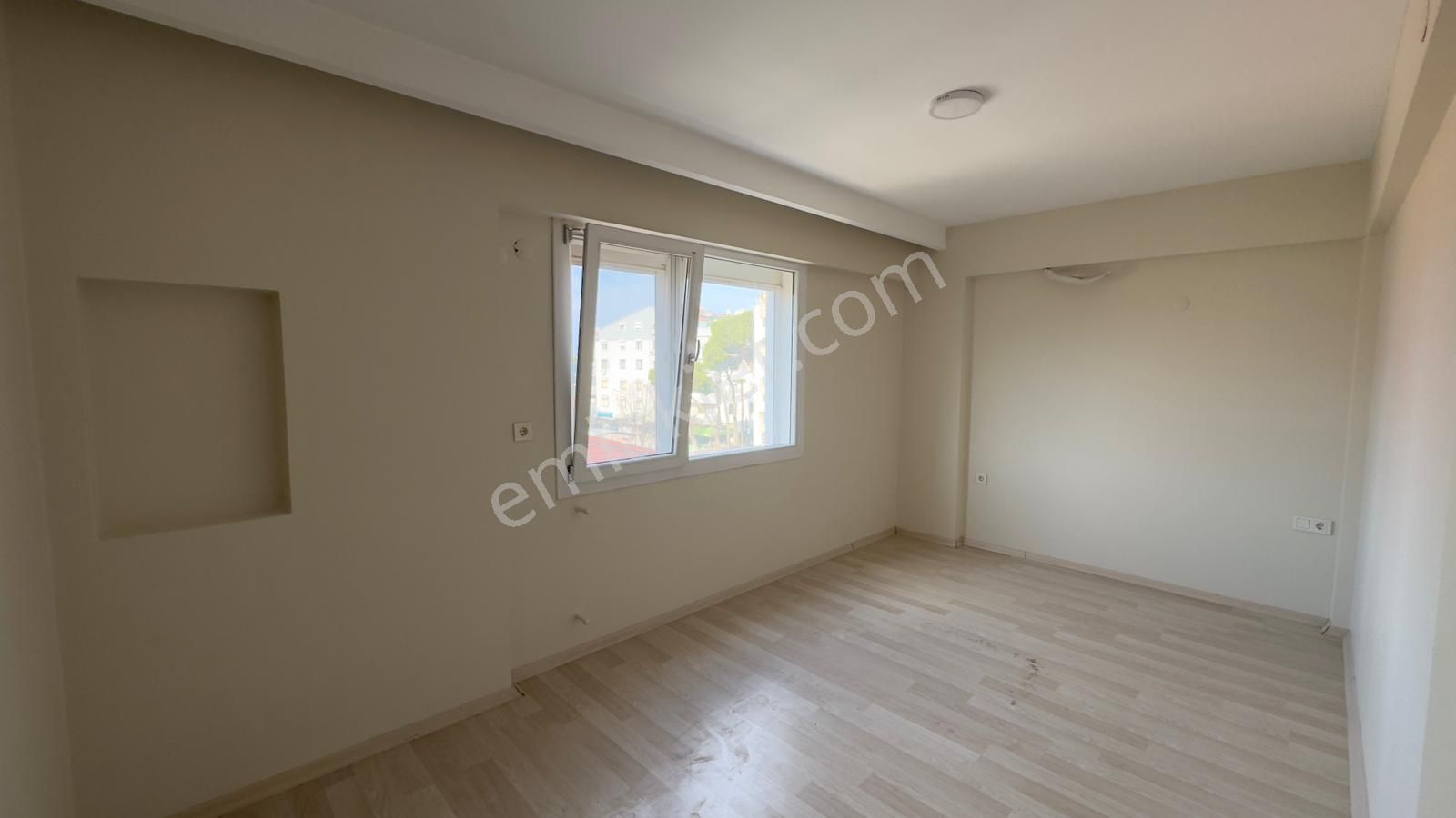 C.b.route | Dikili İsmetpaşada Çarşı İçinde Kiralık Ferah Daire - Görsel 11