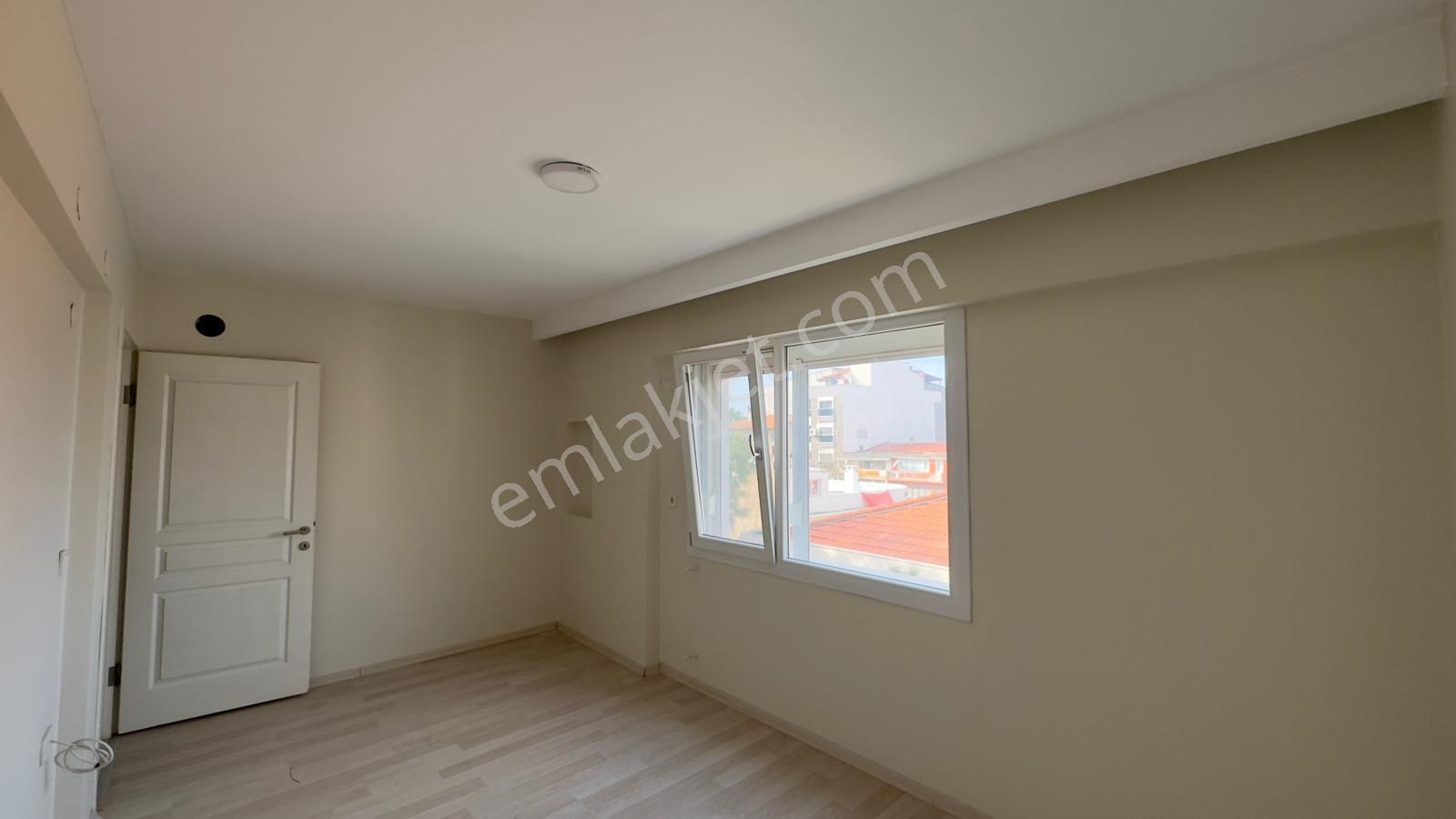 C.b.route | Dikili İsmetpaşada Çarşı İçinde Kiralık Ferah Daire - Görsel 10