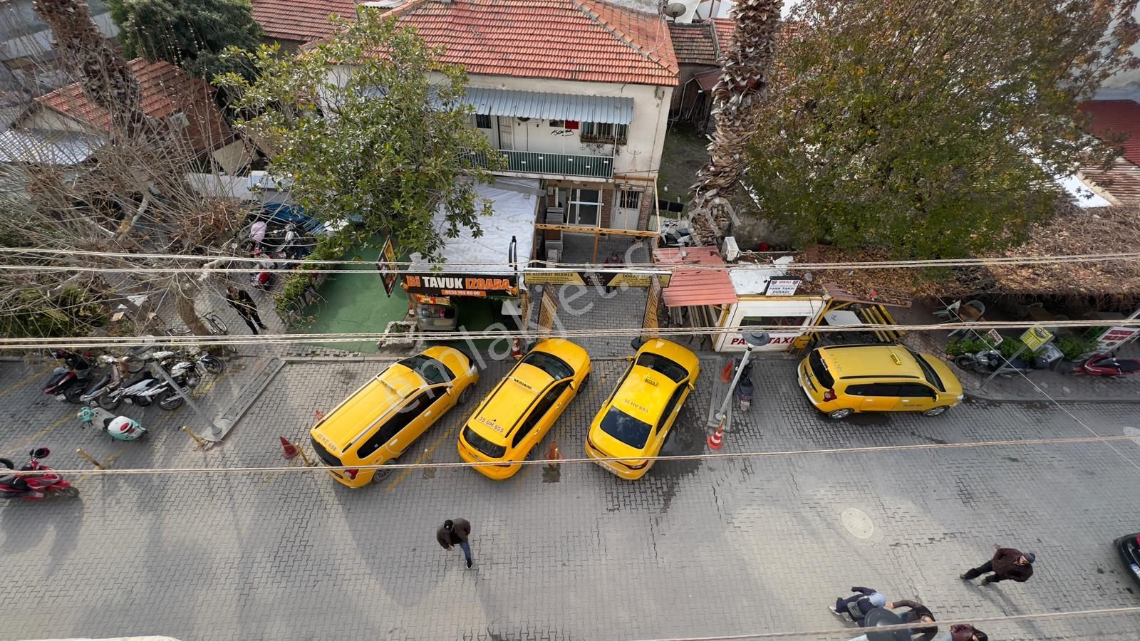 C.b.route | Dikili İsmetpaşada Çarşı İçinde Kiralık Ferah Daire - Görsel 2