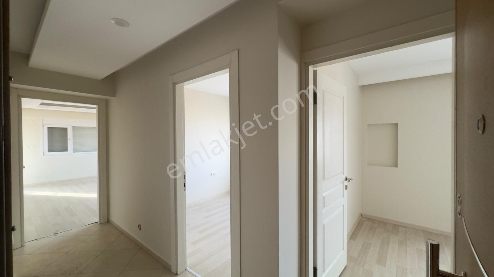 C.b.route | Dikili İsmetpaşada Çarşı İçinde Kiralık Ferah Daire - Görsel 5