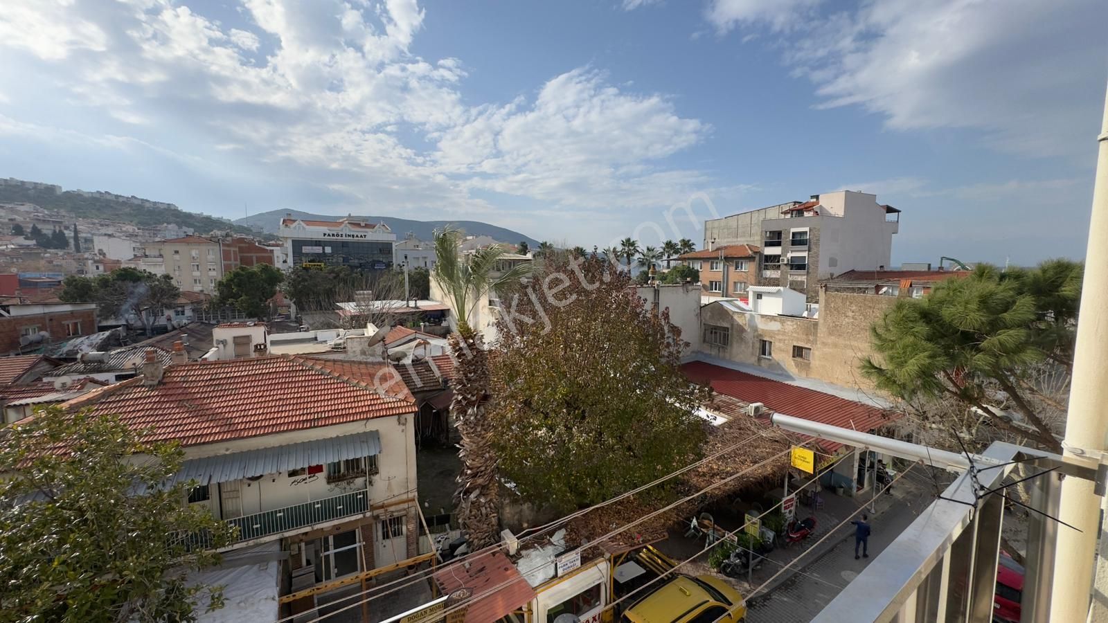 C.b.route | Dikili İsmetpaşada Çarşı İçinde Kiralık Ferah Daire