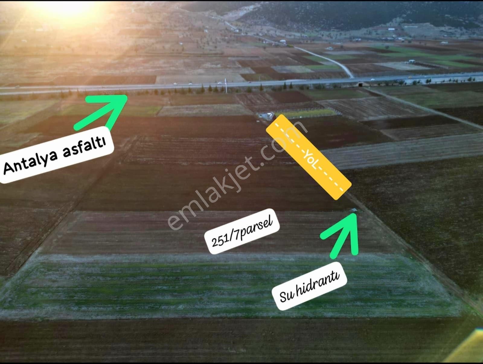 Antalya Asfaltına Çok Yakın Konumda 1554m2 Tarla Yolu Suyu Var