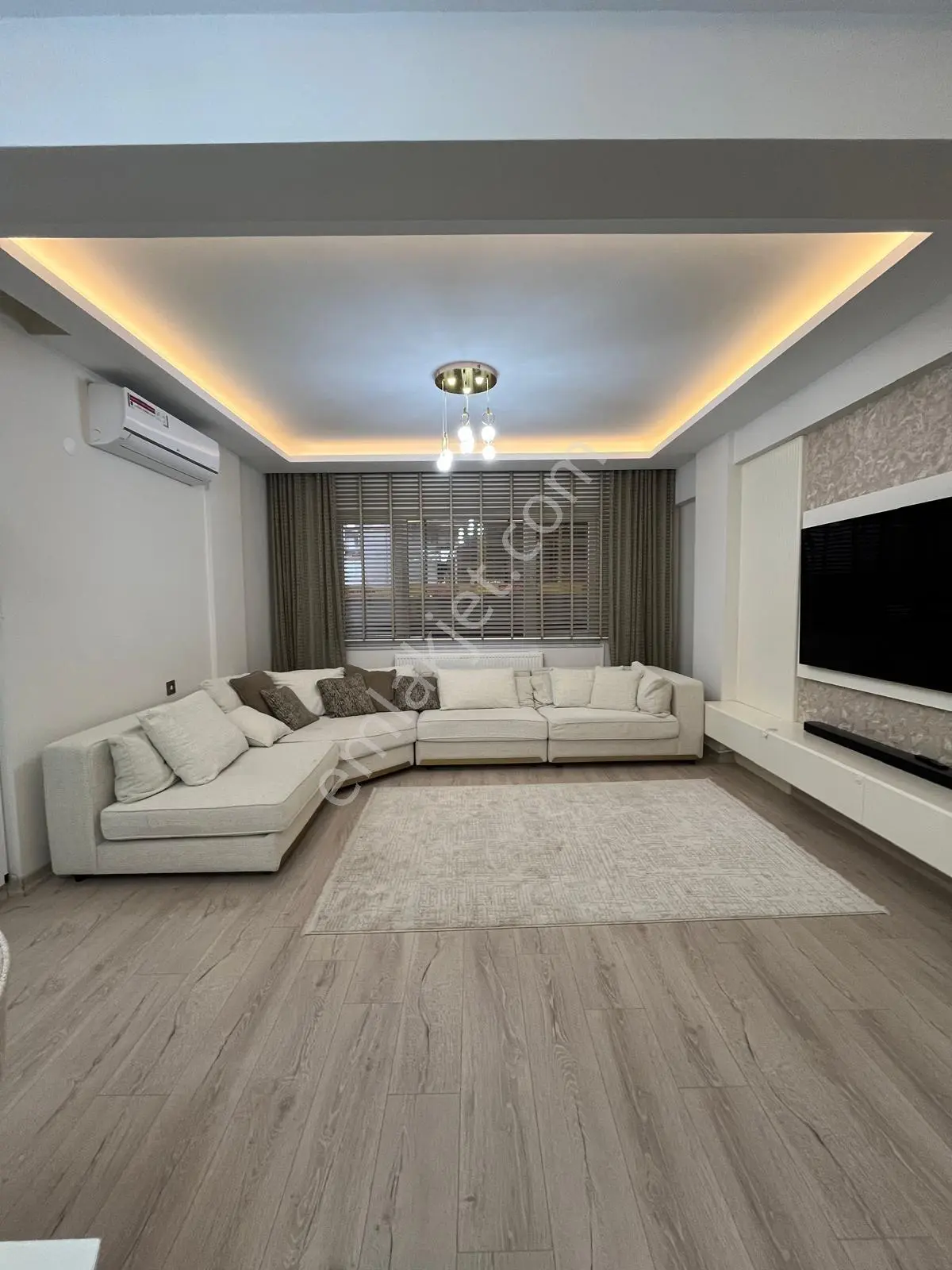 İlkadım 56' Larda İçi Özel Dizayn Edilmiş 2+1 Satılık Daire