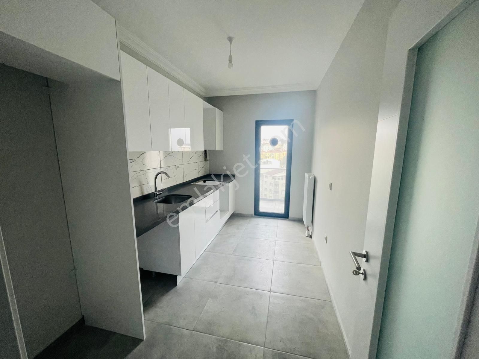 Ankara Caddesi Yeni Sitede 2+1 Ebeveyn Banyolu Kiralık Daire - Görsel 8