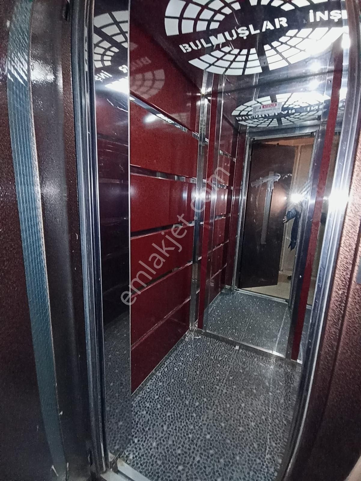 Şeref Emlak Satılık Lüks Kullanışlı Daire 6,200,000 Tl - Görsel 31