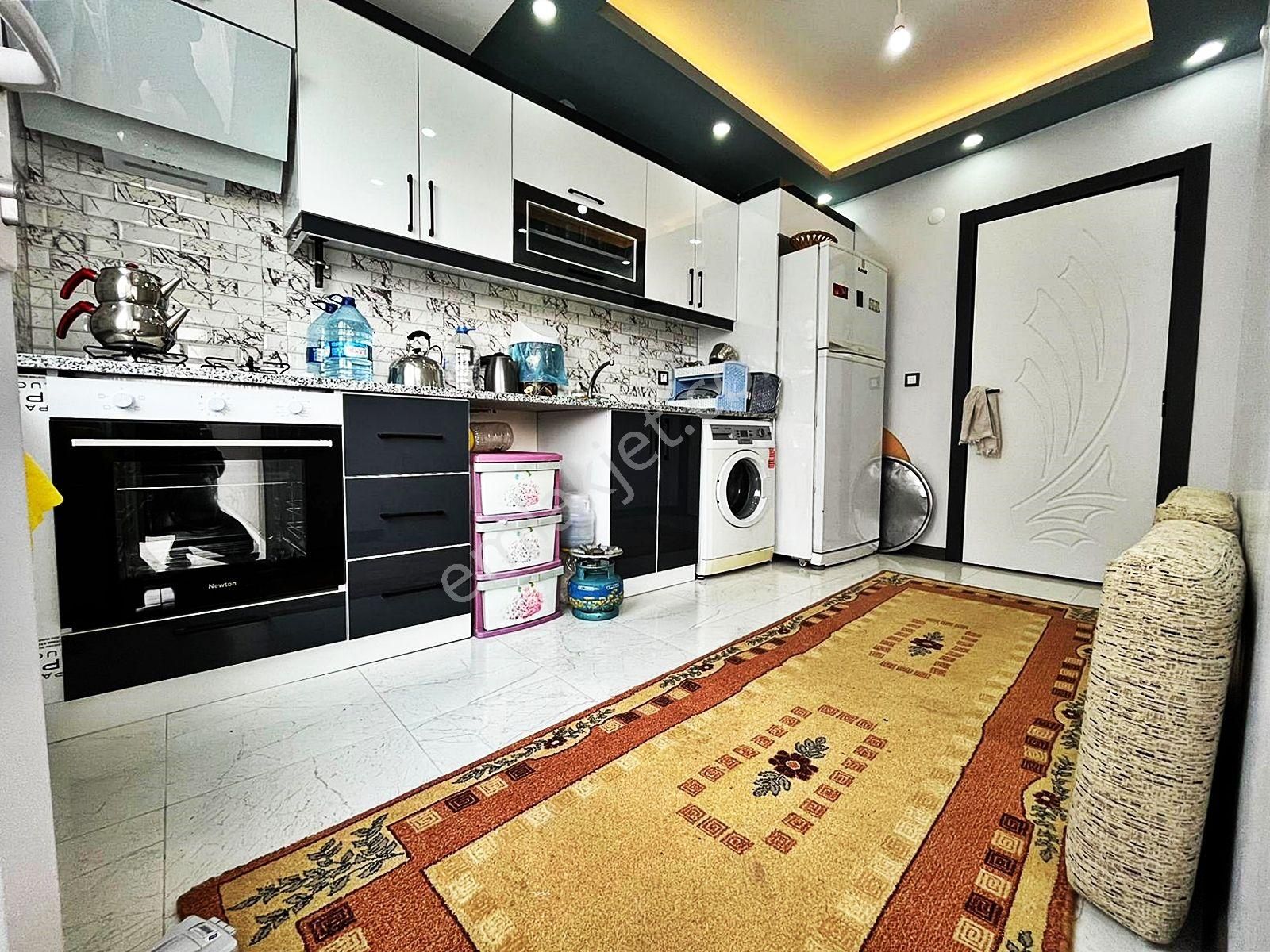Az-er Yapıdan Okullar Bölgesinde Ön Cephe İskanlı Satılık 3+1 Lux Daire!!