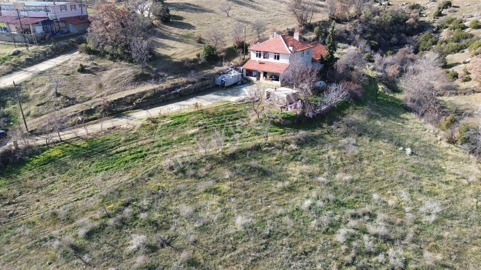 Eşme Kemer'de 3714 M² İçinde Satılık 3+1 Müstakil Ev & Depo - Görsel 3