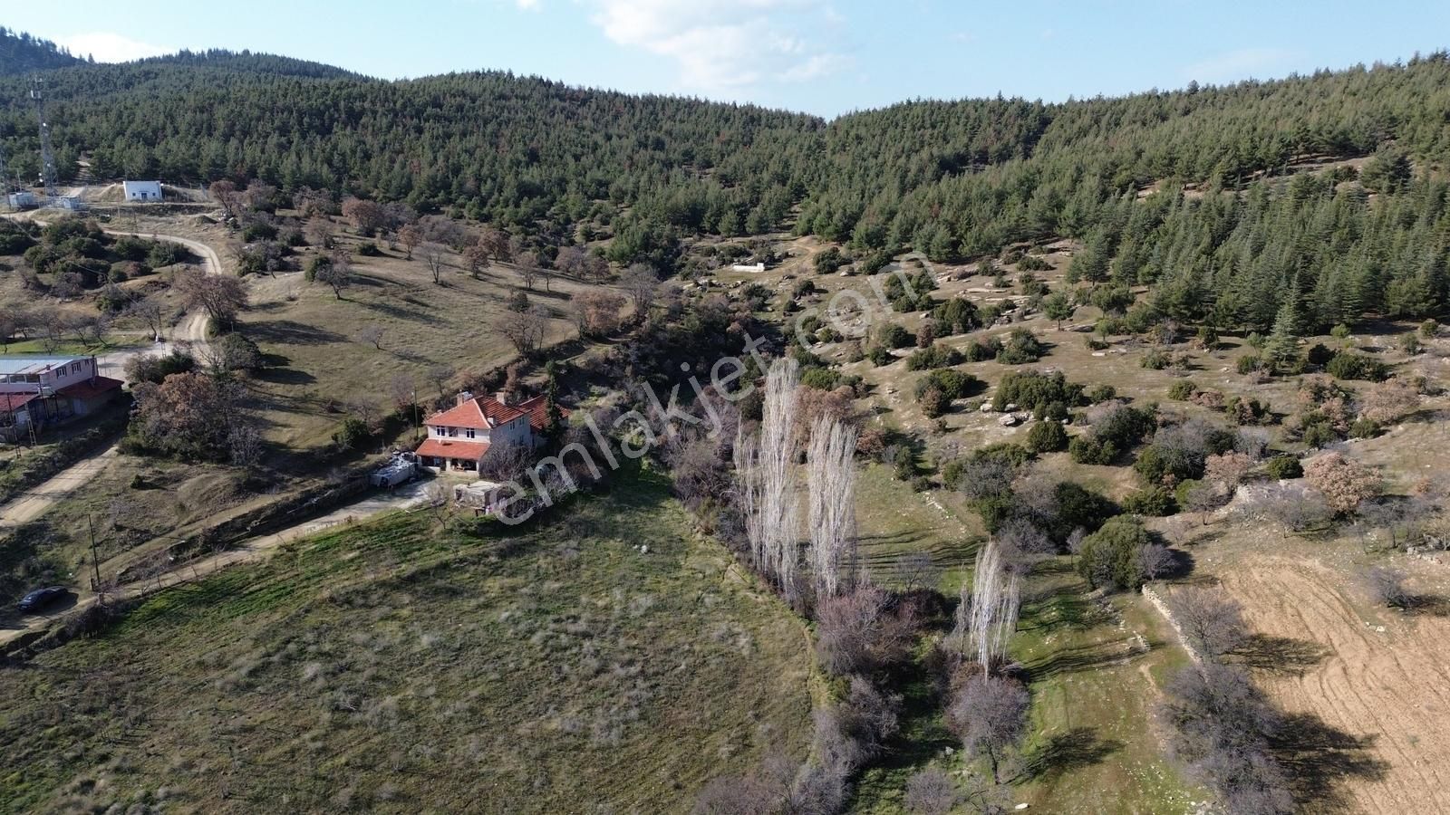 Eşme Kemer'de 3714 M² İçinde Satılık 3+1 Müstakil Ev & Depo - Görsel 8