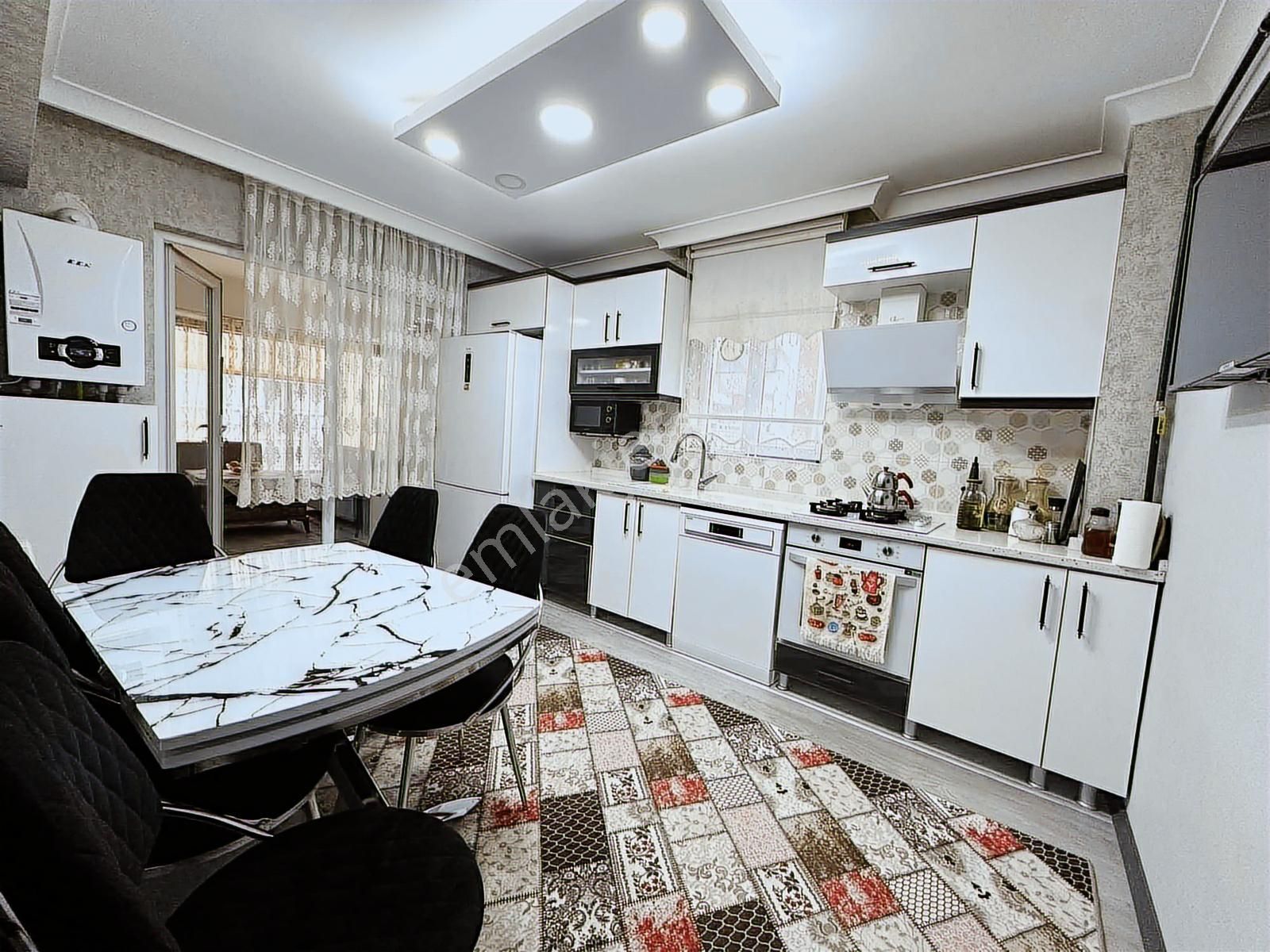 Şentürk Gayrimenkul'den**masrafsız** 3+1 Daire