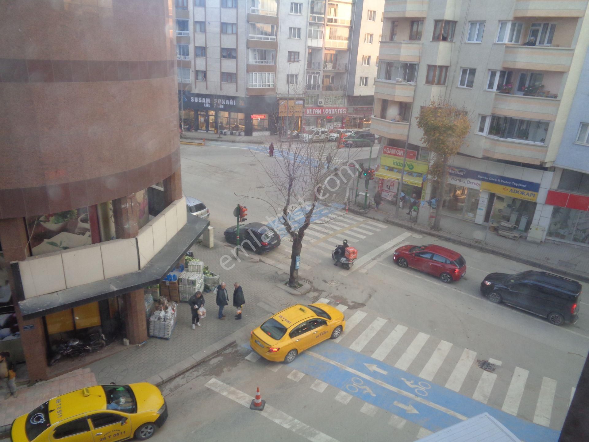 Işıklar Mah. Sivrihisar Caddesinde Arakat Daire