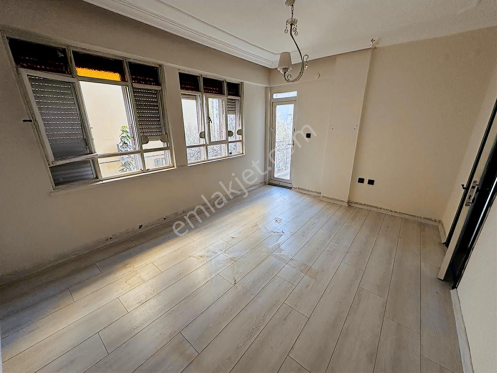 Acıl Satılık 2+1 Ayrı Mukfaklı Katta Daıre - Görsel 11