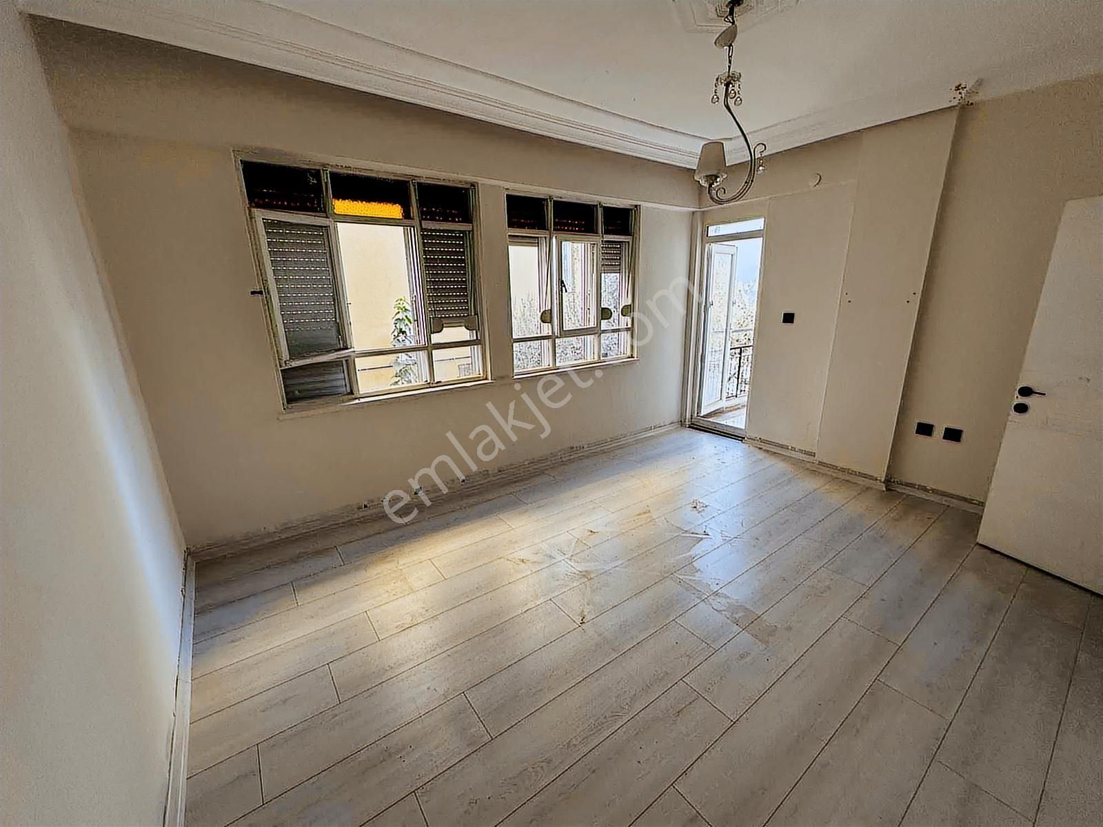 Acıl Satılık 2+1 Ayrı Mukfaklı Katta Daıre - Görsel 13