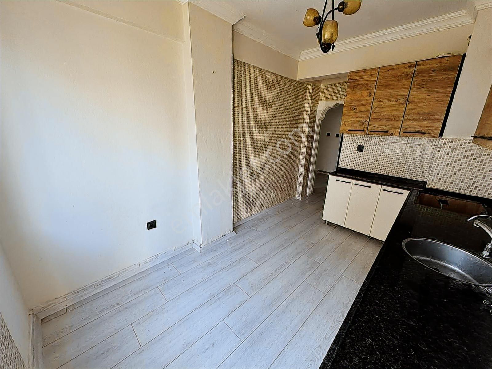 Acıl Satılık 2+1 Ayrı Mukfaklı Katta Daıre - Görsel 9