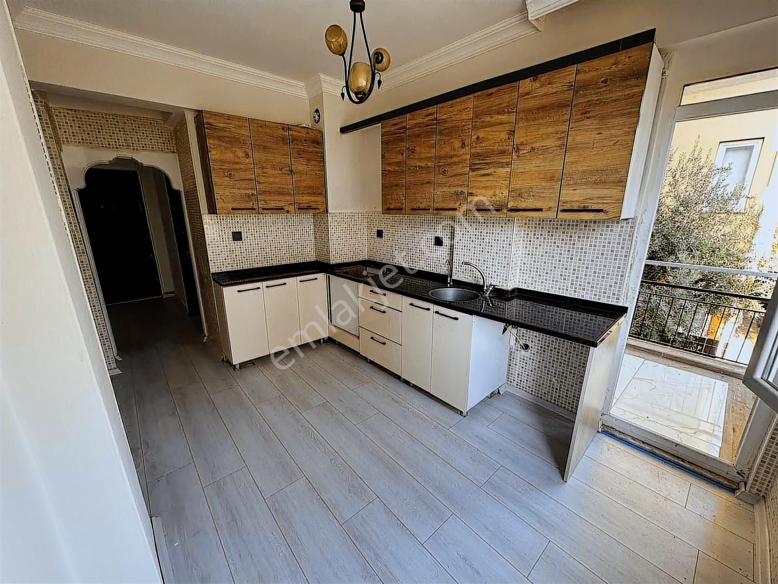 Acıl Satılık 2+1 Ayrı Mukfaklı Katta Daıre - Görsel 7