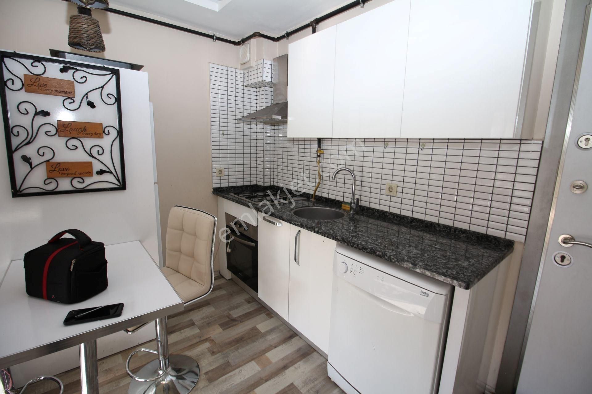 İkçü Yakını Yeni Binada Asansörlü,otoparklı,d.gazlı Eşyalı 1+1 Daire. - Görsel 11