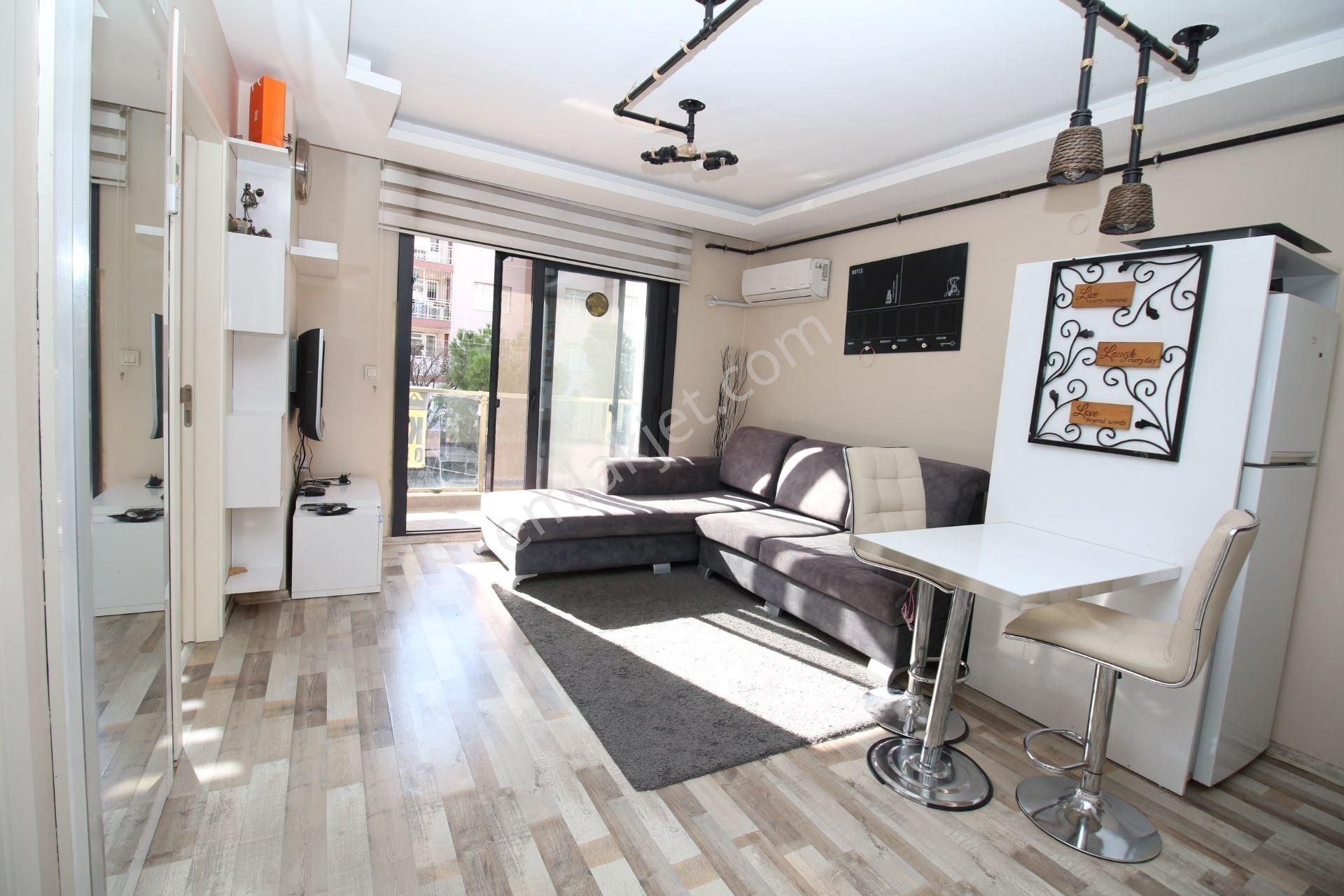 İkçü Yakını Yeni Binada Asansörlü,otoparklı,d.gazlı Eşyalı 1+1 Daire.