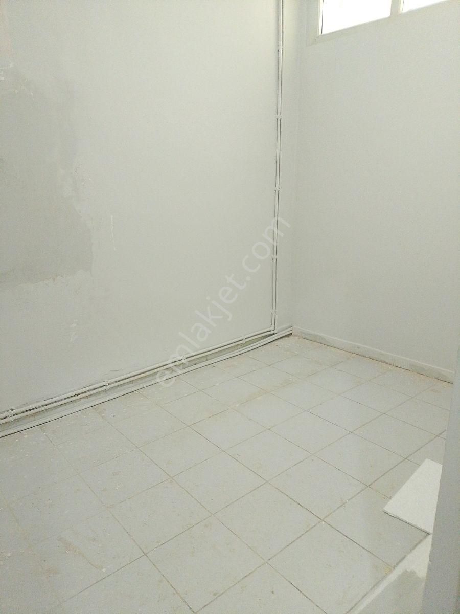 Yedikule Caddesi'nde 3 Katlı 240 Mt Komple Bina 65.000 - Görsel 30