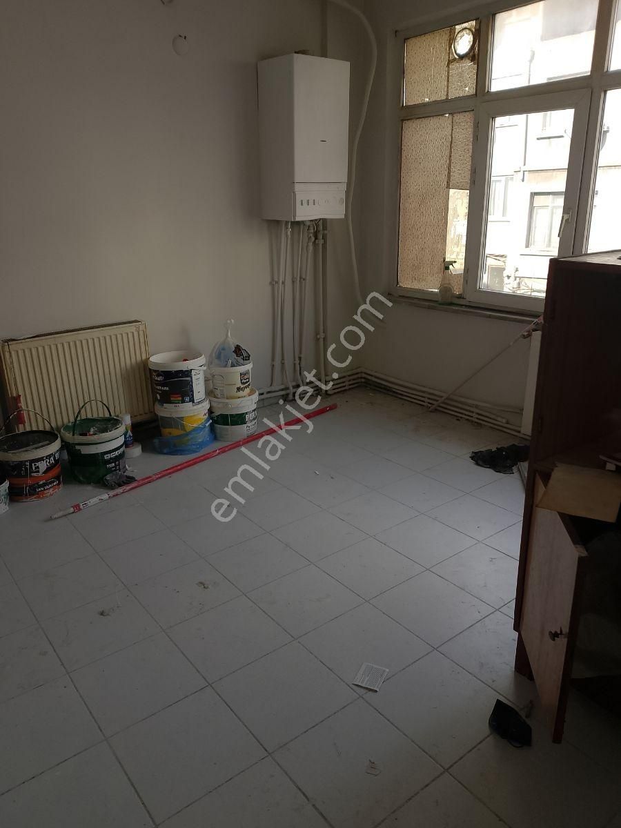 Yedikule Caddesi'nde 3 Katlı 240 Mt Komple Bina 65.000 - Görsel 8