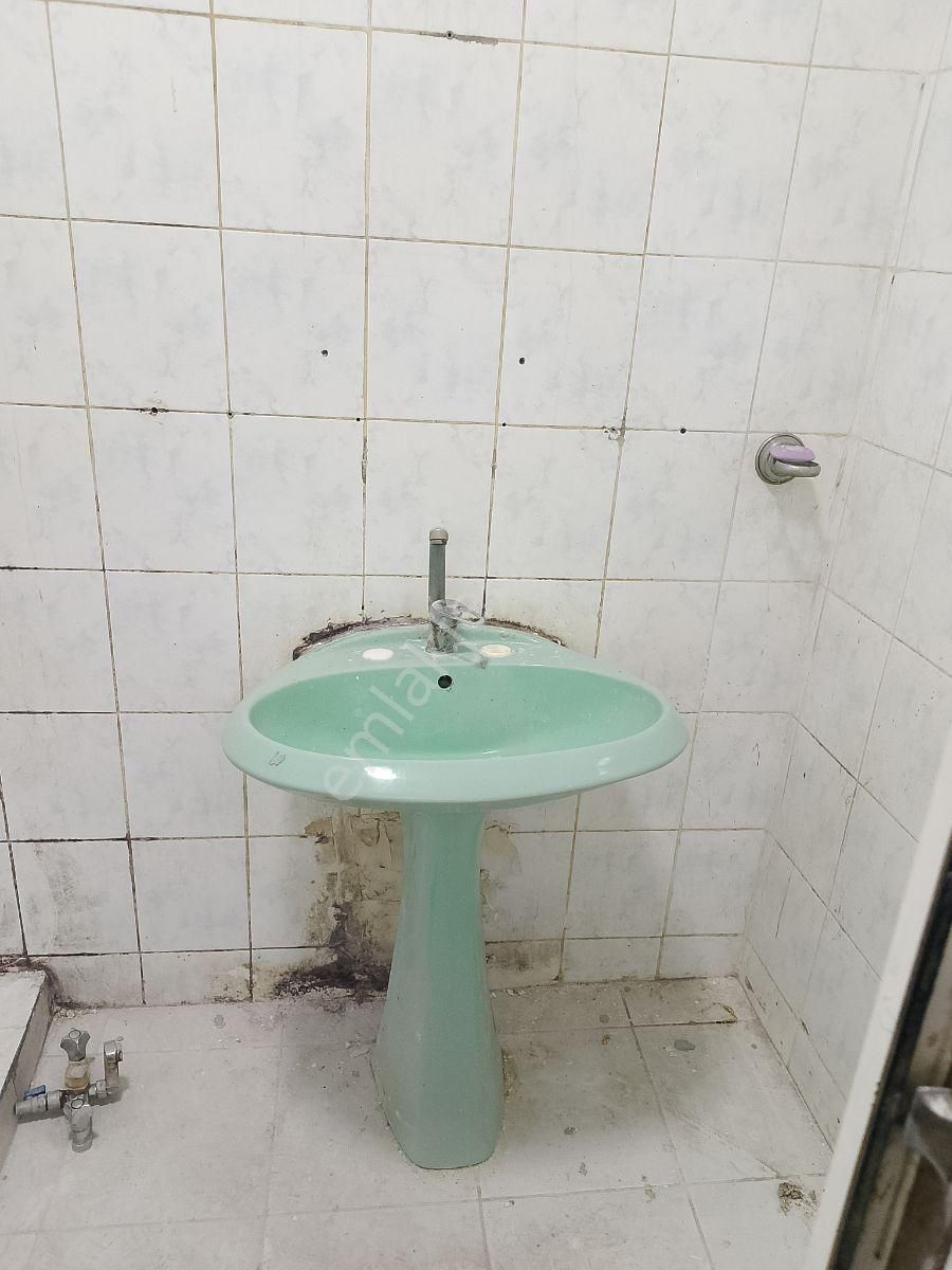 Yedikule Caddesi'nde 3 Katlı 240 Mt Komple Bina 65.000 - Görsel 23