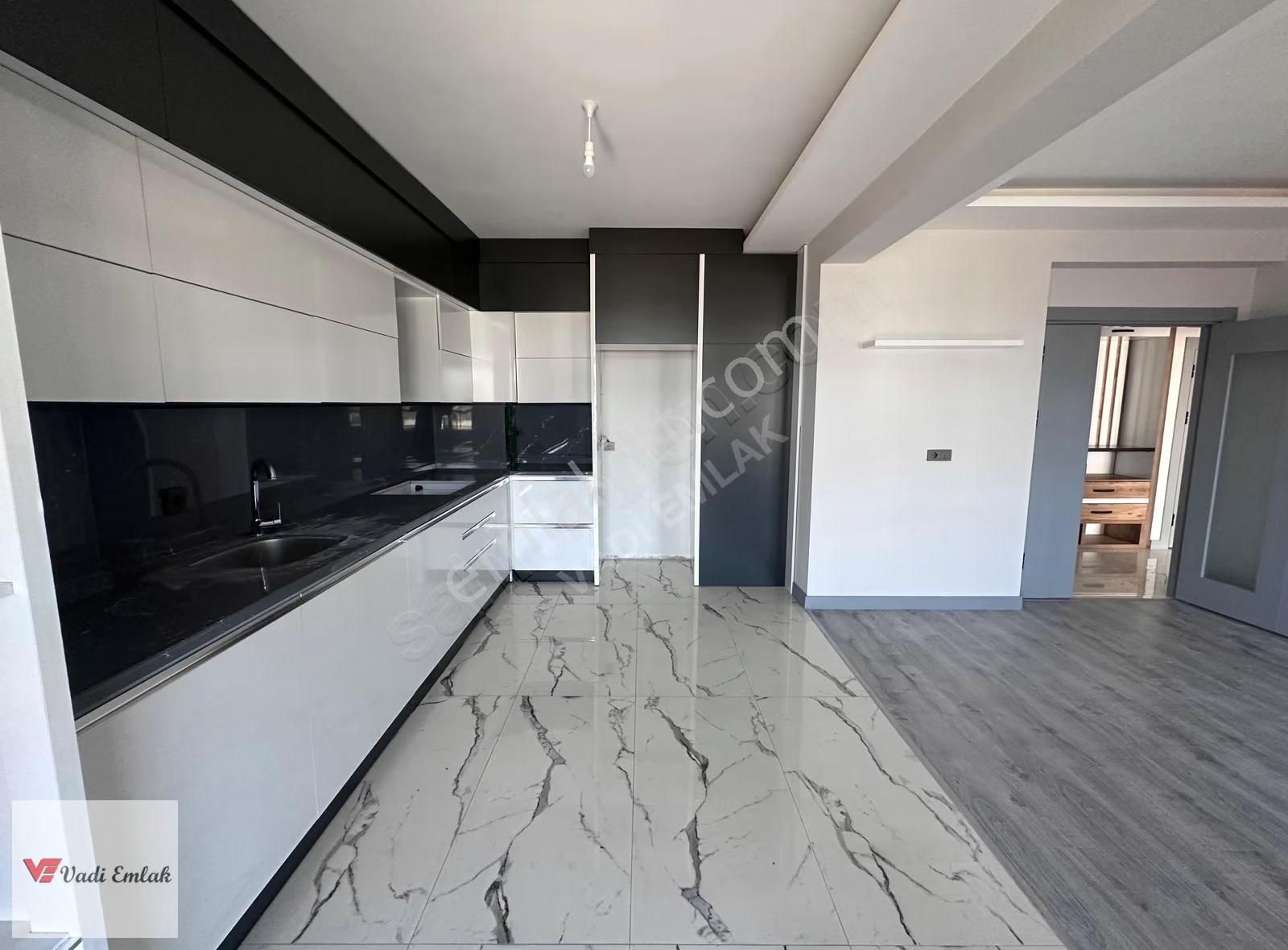 Kaşıkçıbağları Mahallesinde 4+1 Lüks Satılık Daire | Vadi Emlak - Görsel 2