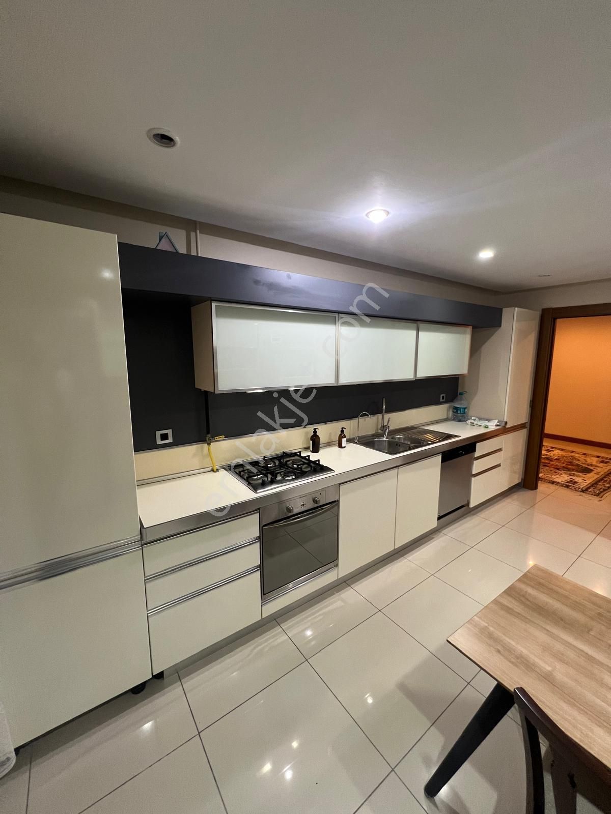 Rose Marine'de Bahçe Kullanımlı 210 M2 4+1 Mobilyalı Kiralık - Görsel 4