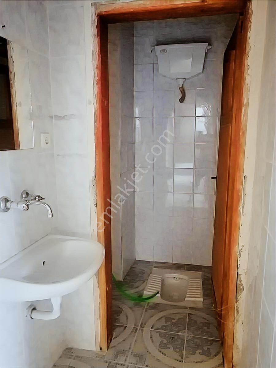 Takasa Uygun 210 M2 Tek Tapu Arsada 3 Katlı Müstakil Ev - Görsel 32