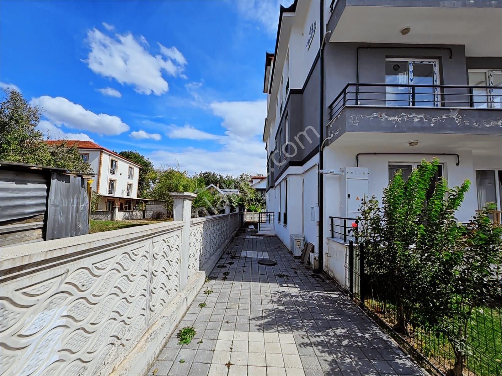 Serdivan Yazlık Orta Mahallesinde 2+1 Satılk Daire - Görsel 2