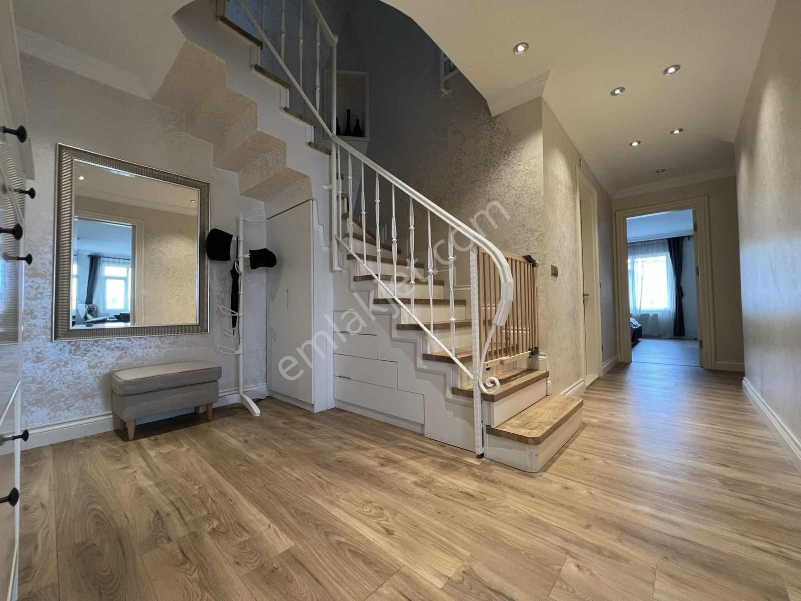 Çengelköy Doktorlar Sitesinde___içi Lux Yapılı 6+1 Çatı Dublex - Görsel 11