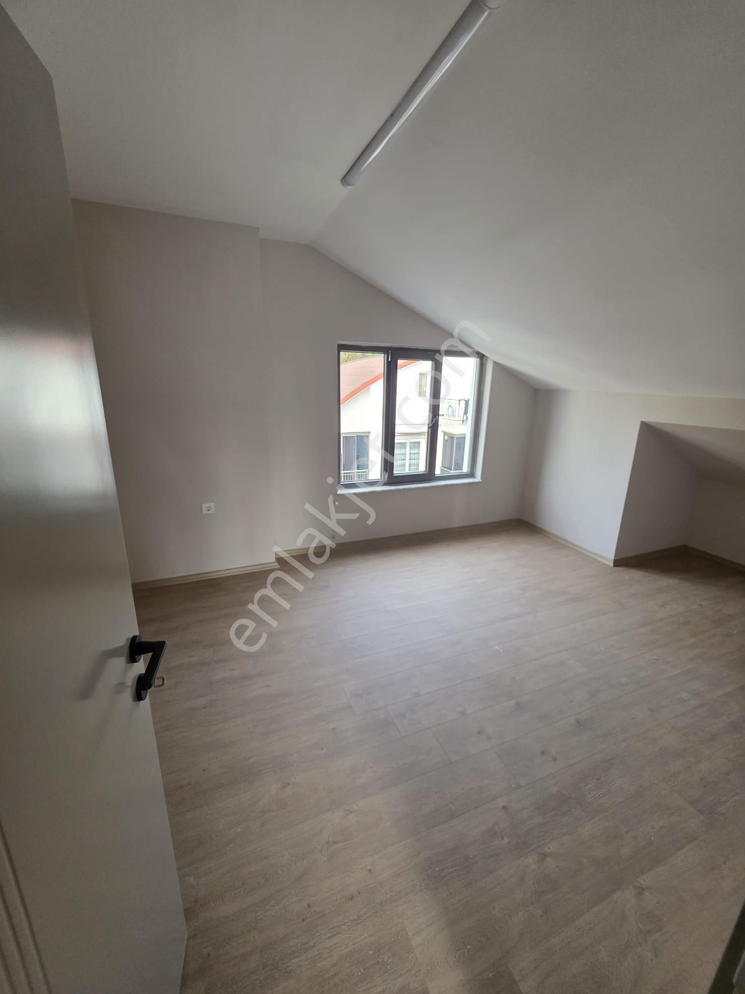 Site İçi Lüx Eşyasız Daire - Görsel 3