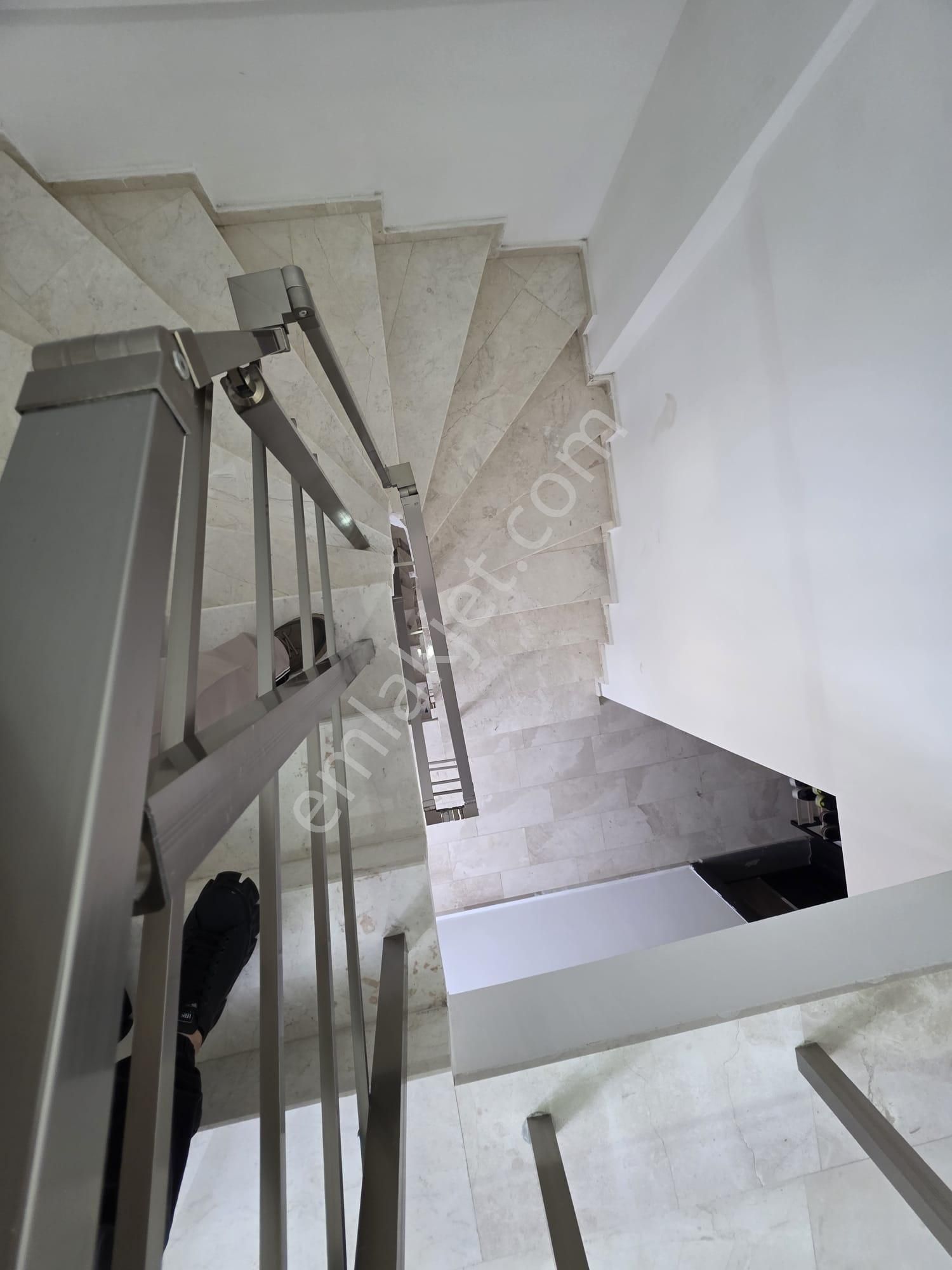 Site İçi Lüx Eşyasız Daire - Görsel 2