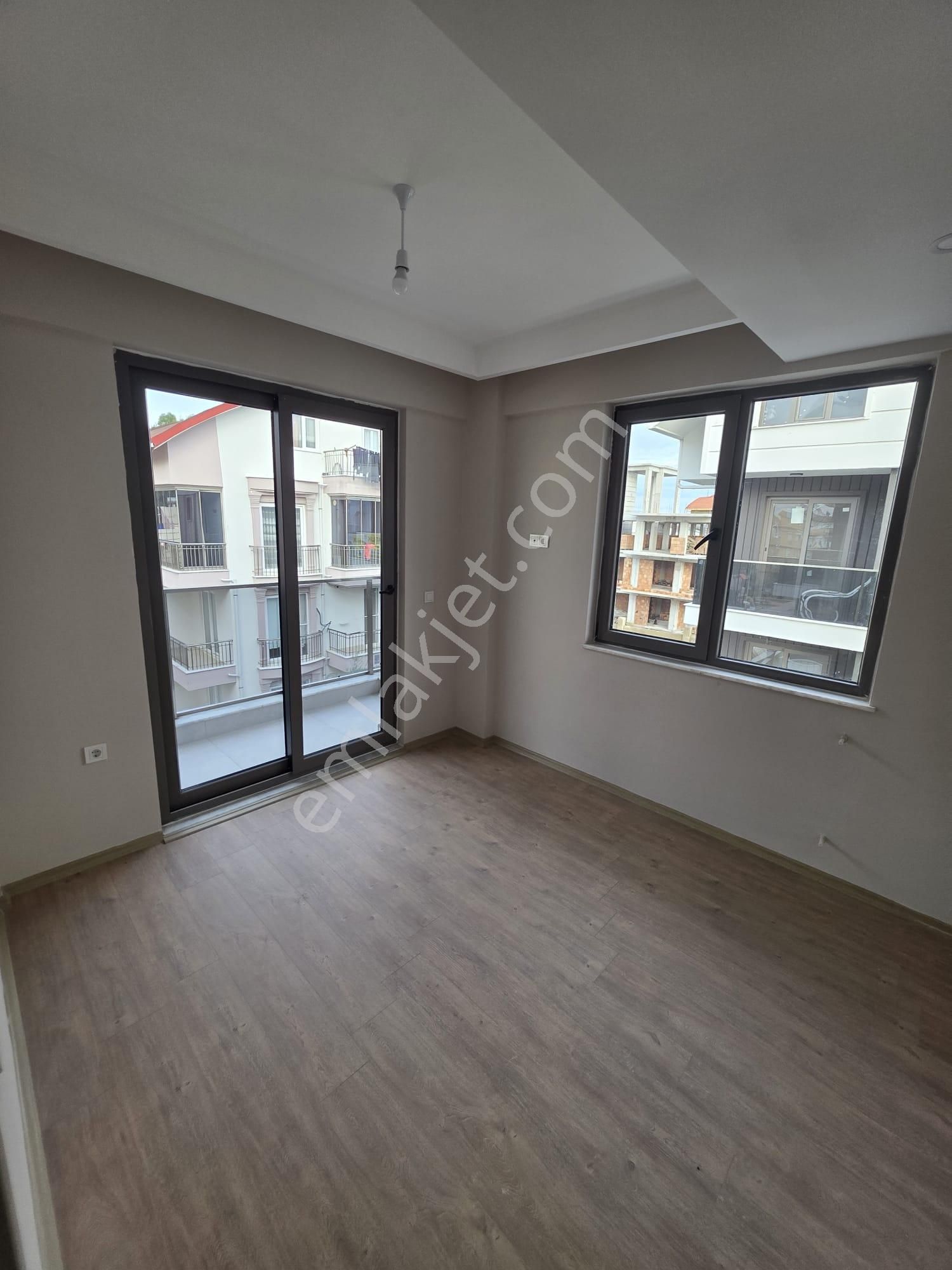 Site İçi Lüx Eşyasız Daire - Görsel 11