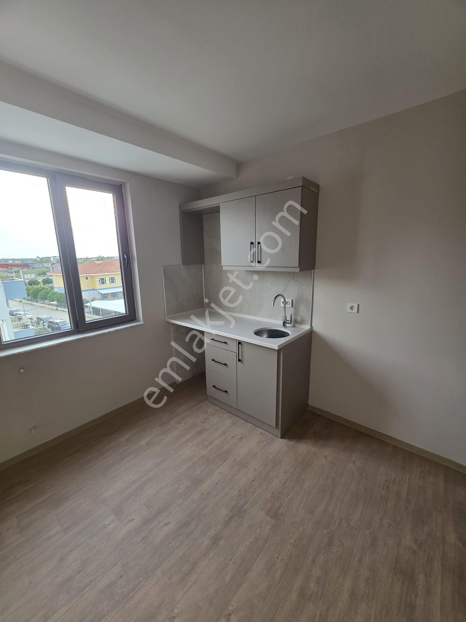 Site İçi Lüx Eşyasız Daire - Görsel 8