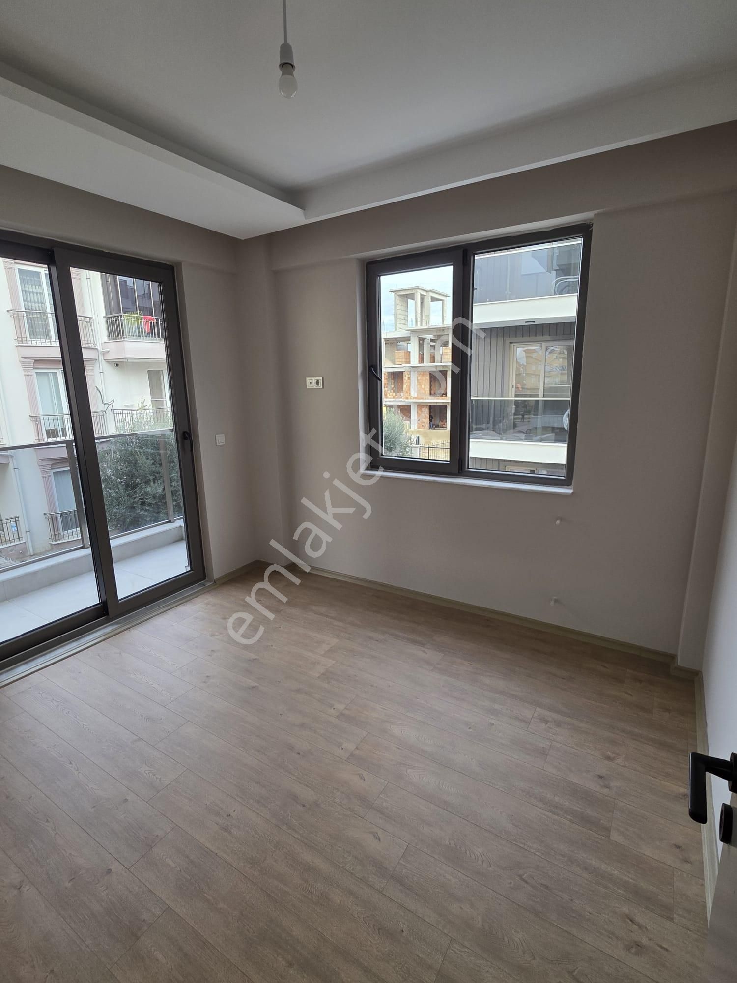 Site İçi Lüx Eşyasız Daire - Görsel 23