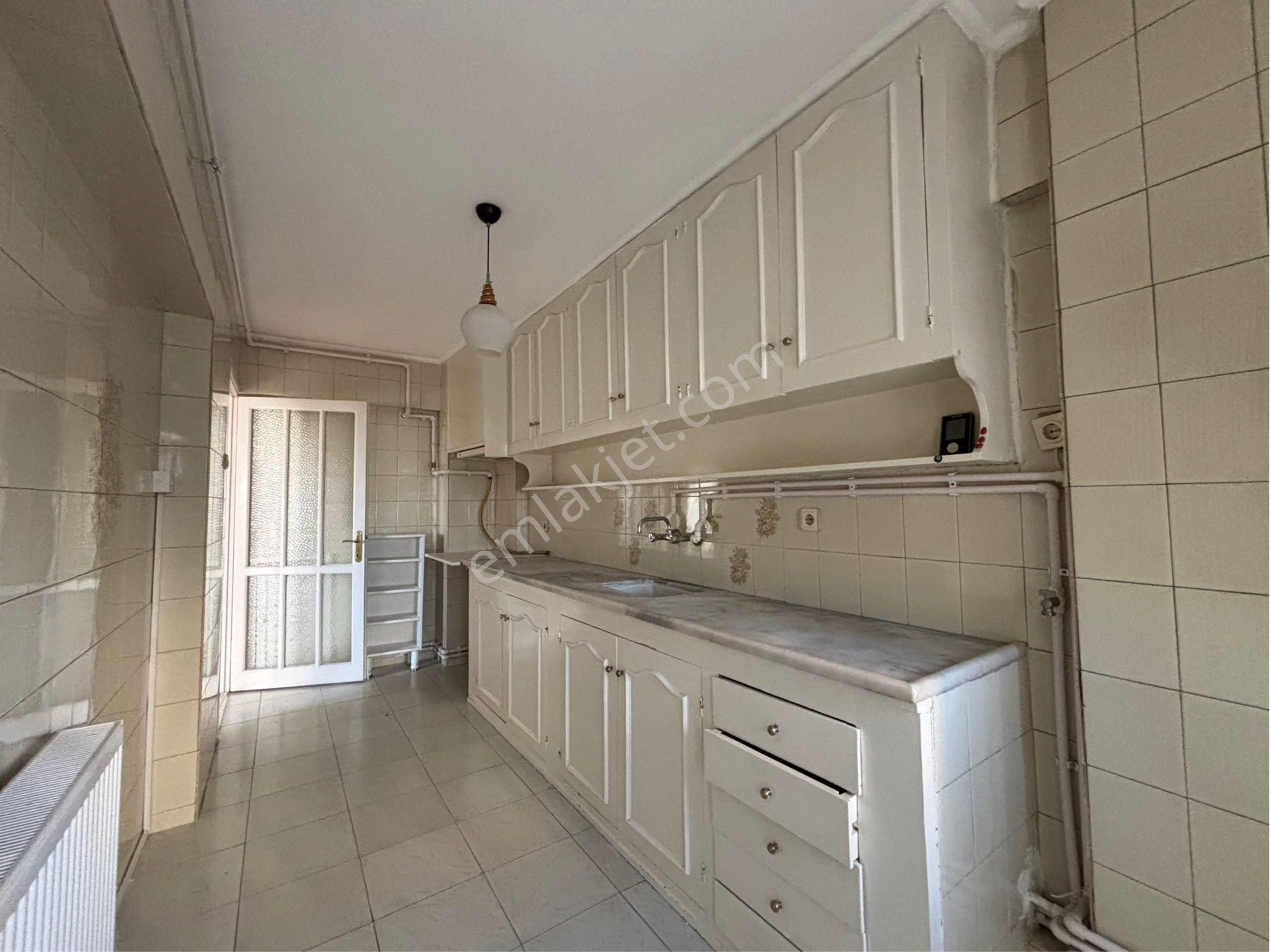 Alsancak Mimar Sinan’da Köşe 2+1 Kombili Kiralk Daire! - Görsel 14