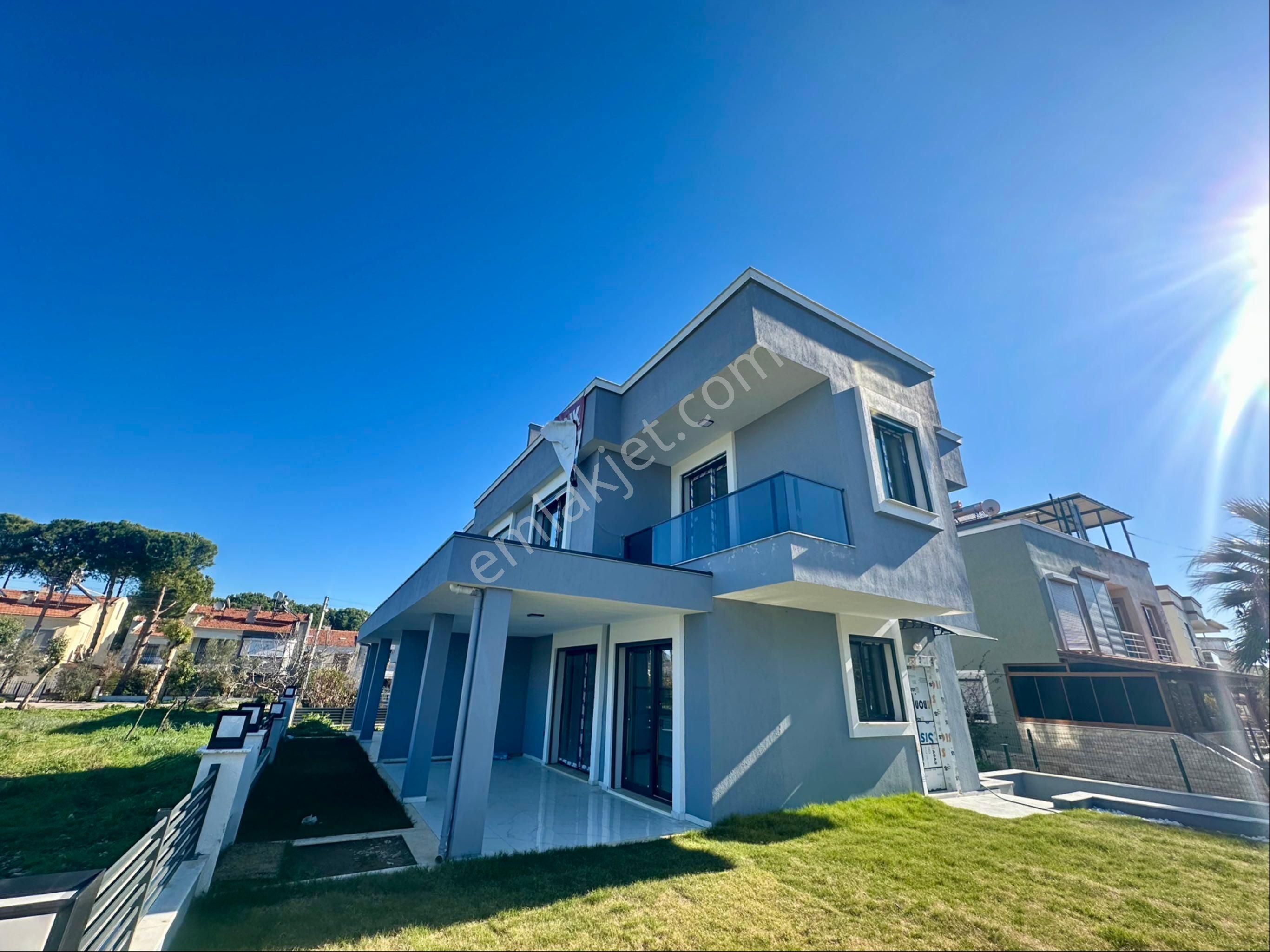 Seferihisar Doğanbey De Satılık 3+1 Yazlık Bahçeli Villa