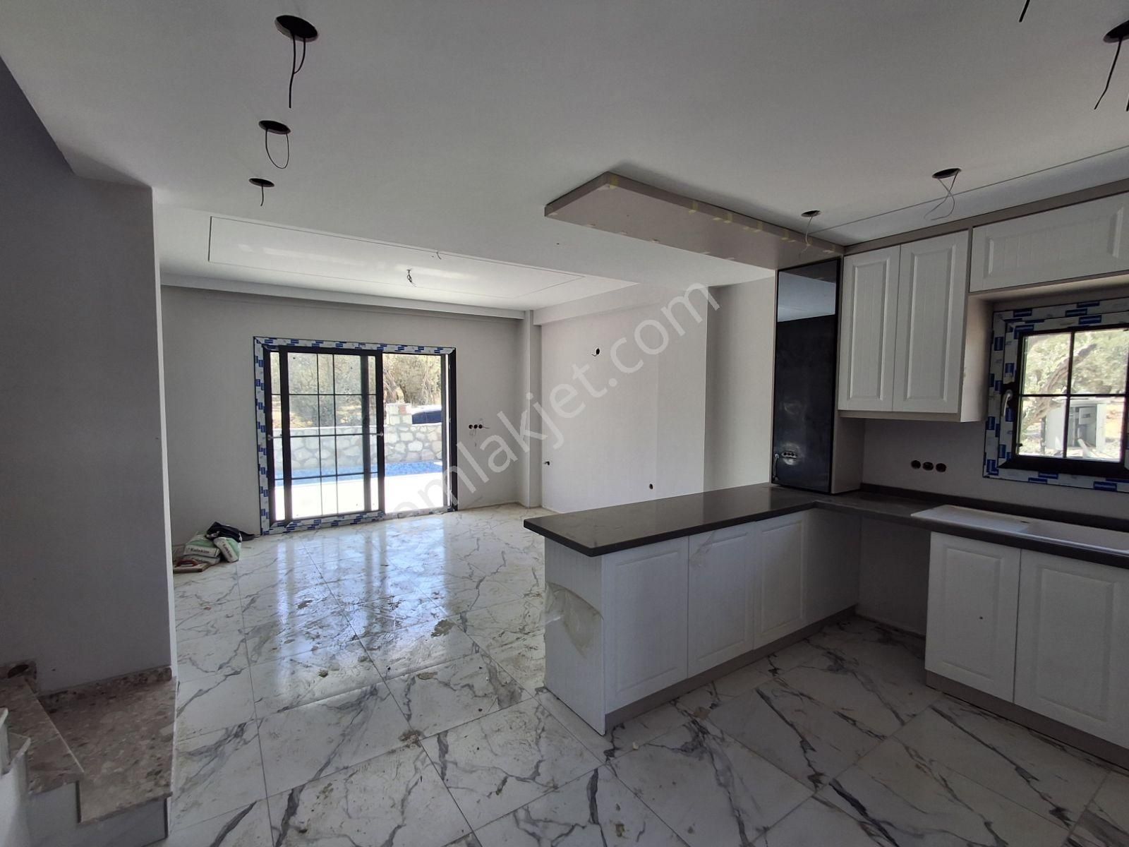 Davutlar Merkezde Yatırımlık Lux Villa - Görsel 7