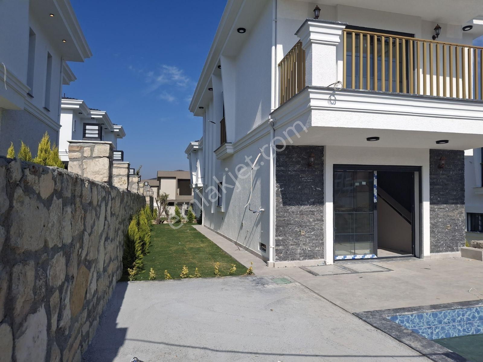 Davutlar Merkezde Yatırımlık Lux Villa - Görsel 8