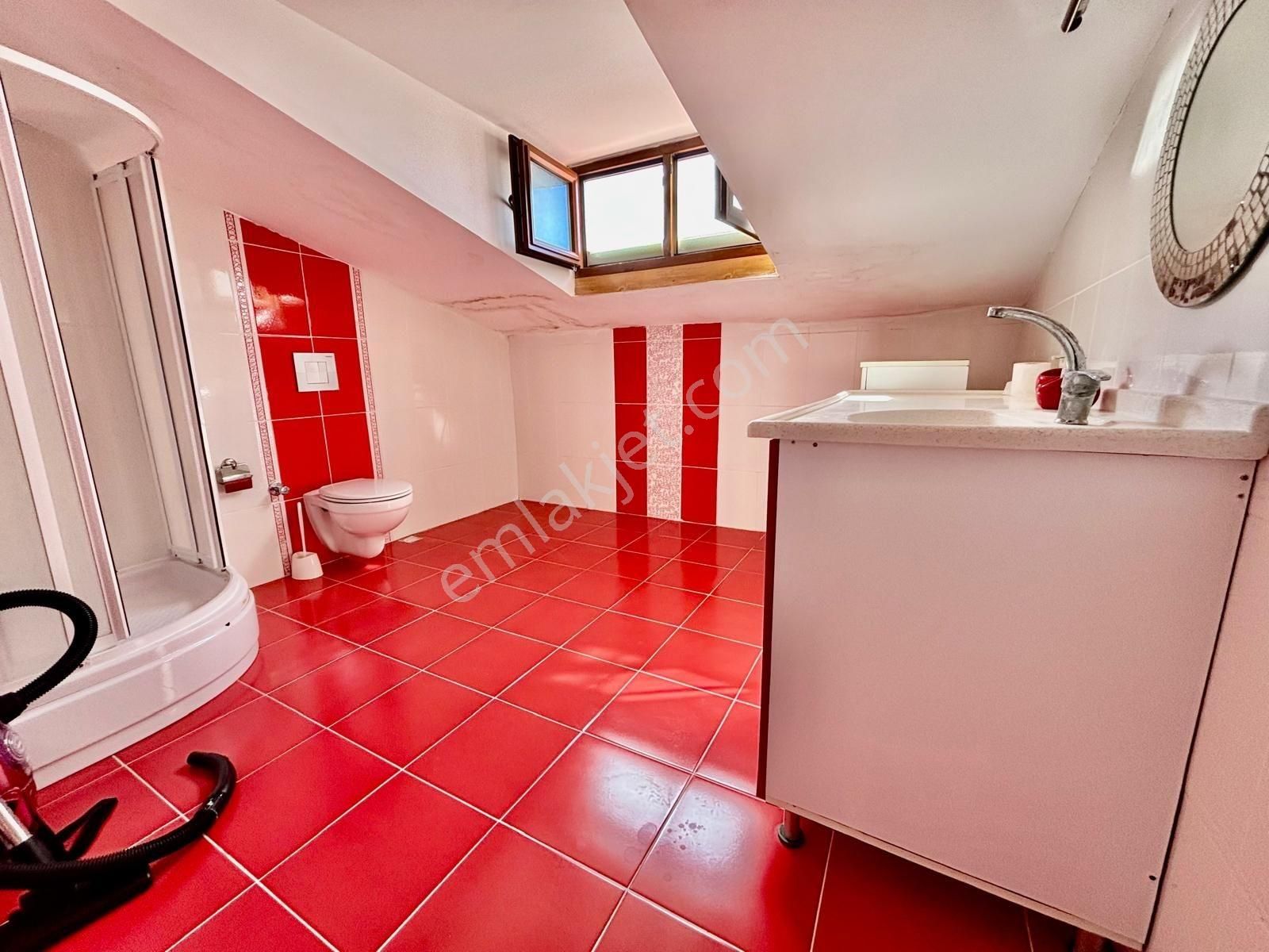 Denize Yakın Konumda Bakımlı Ferah Konumda 4+1villa - Görsel 10