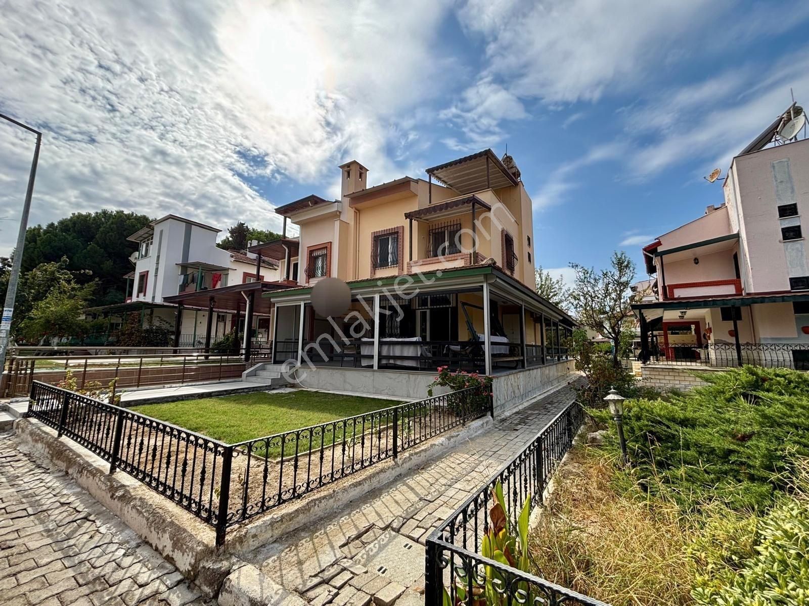 Denize Yakın Konumda Bakımlı Ferah Konumda 4+1villa - Görsel 11