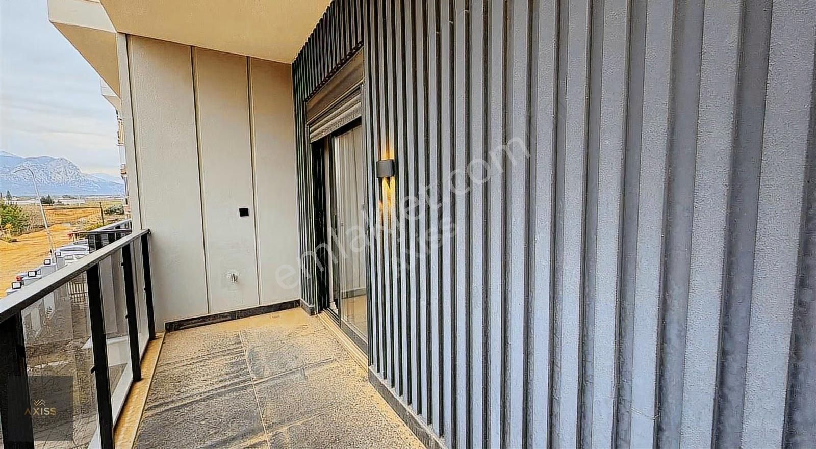 Satılık 5+1 Sıfır 3 Katlı Lüks Villa - Görsel 11