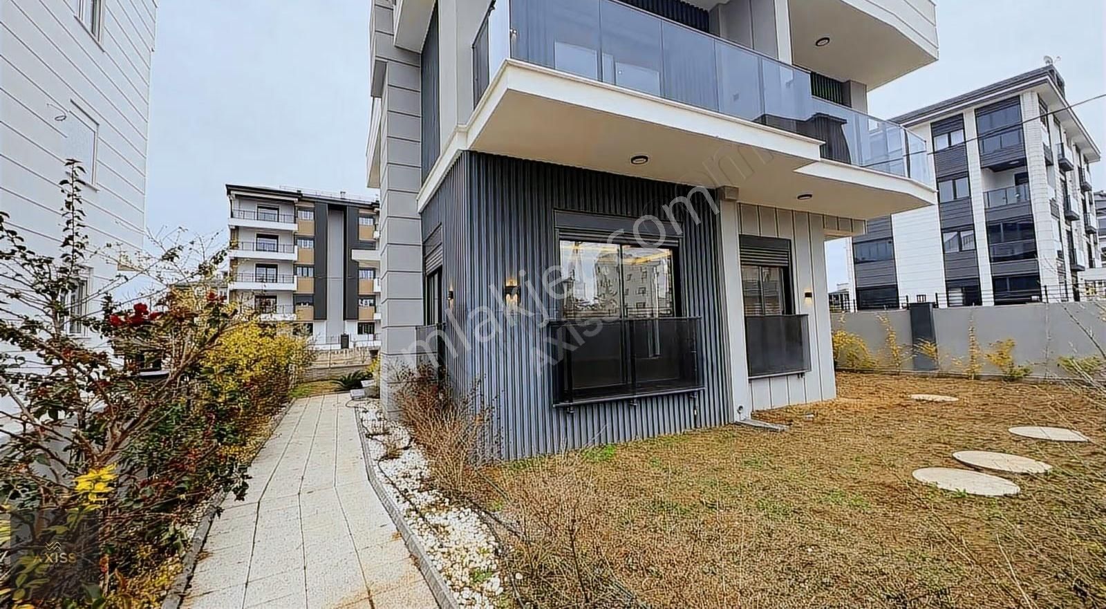 Satılık 5+1 Sıfır 3 Katlı Lüks Villa - Görsel 23